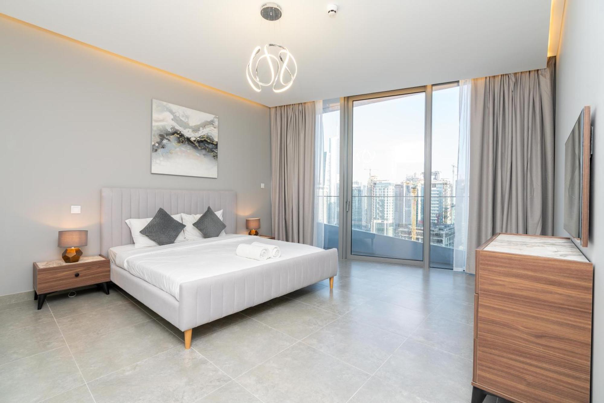 Chic Waterfront Escape With Stunning Views In Stella Maris, Marina Dubai