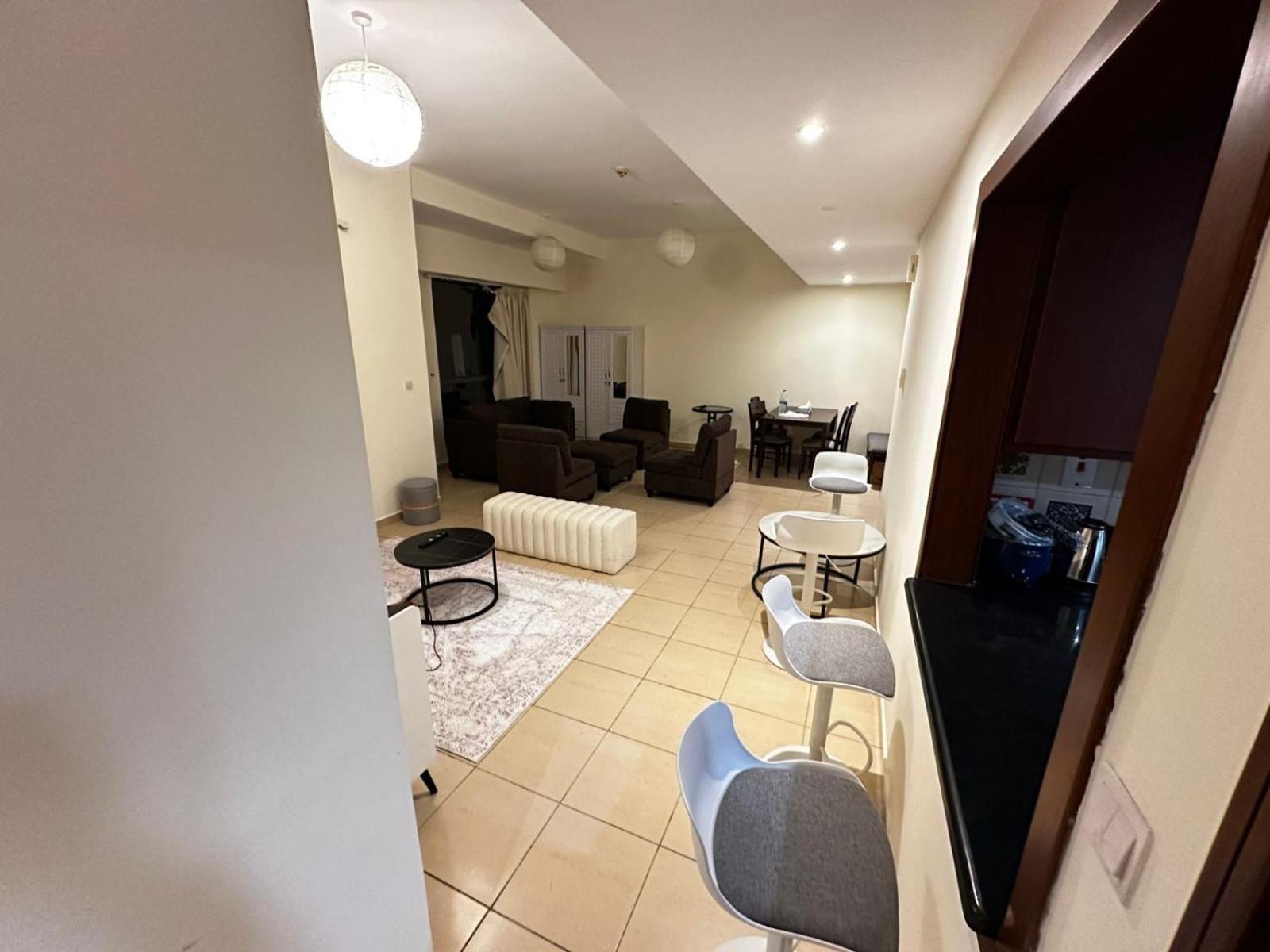 Spacious Bedroom With Easy Access To The Tram And Beach, Located Near Jbr Walk