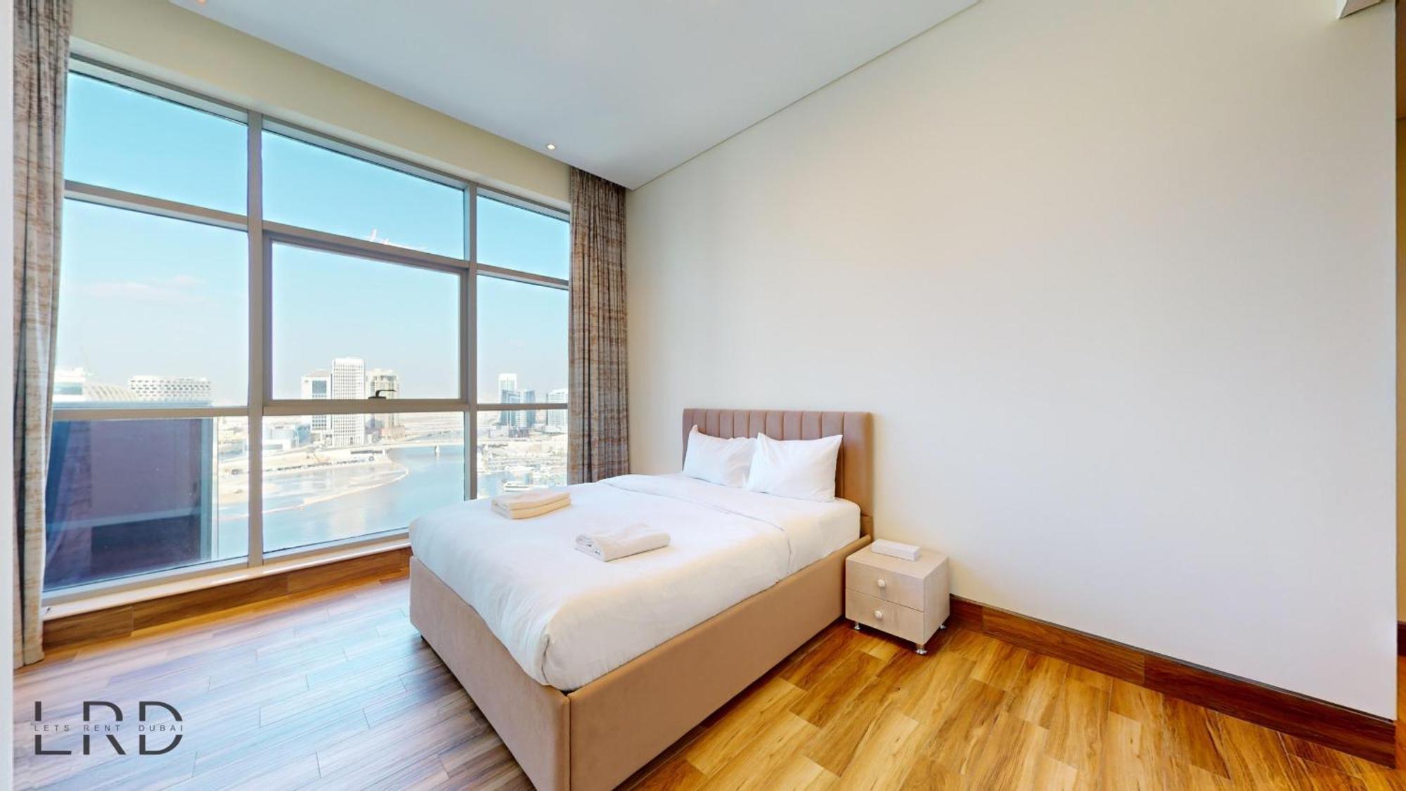 Apartment Stunning 2-bed With Canal View Dubai