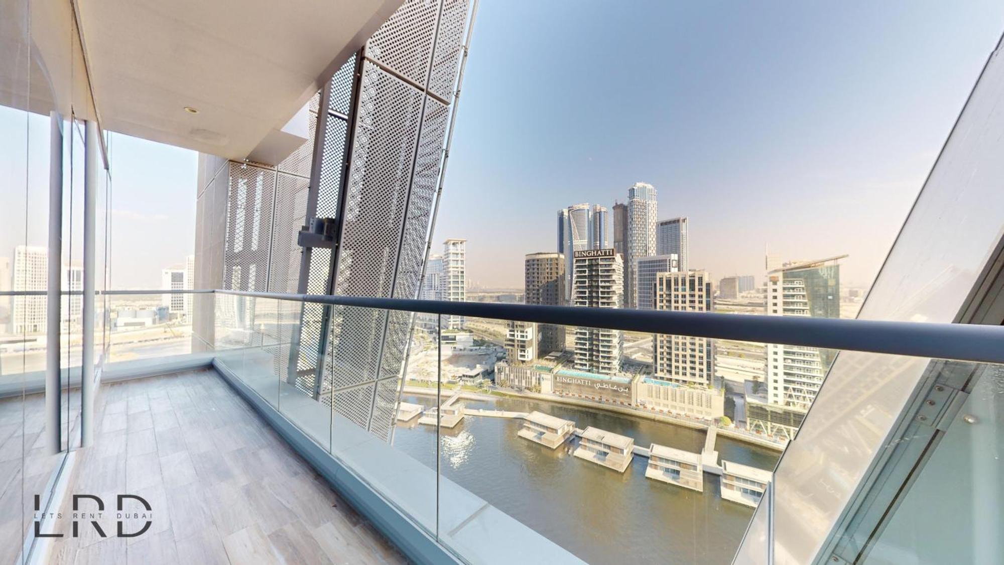 Stunning 2-bed With Canal View Dubai