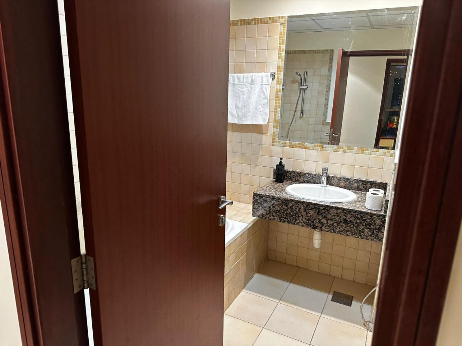 Guest house Spacious Bedroom With Easy Access To The Tram And Beach, Located Near Jbr Walk *