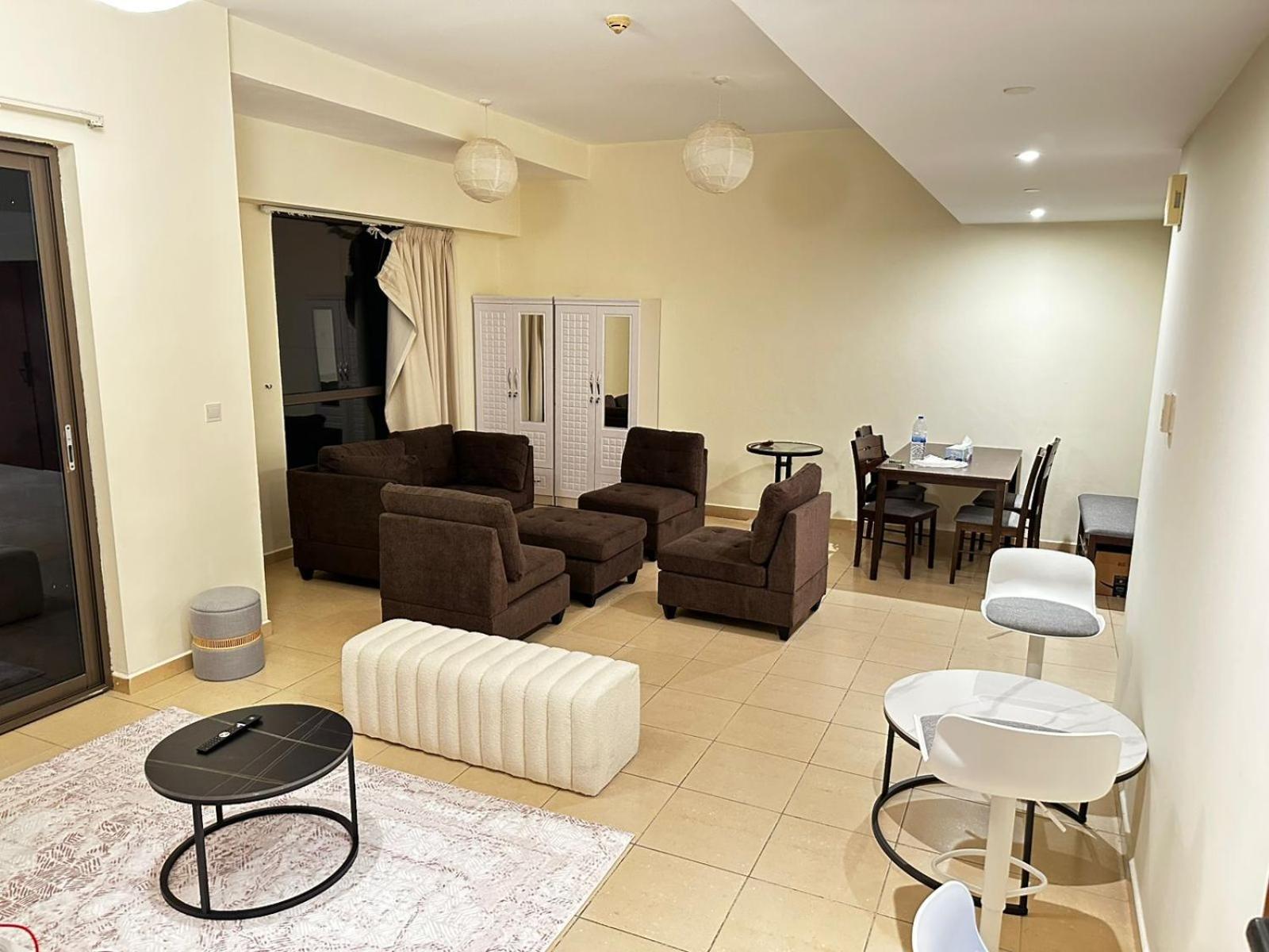 Spacious Bedroom With Easy Access To The Tram And Beach, Located Near Jbr Walk