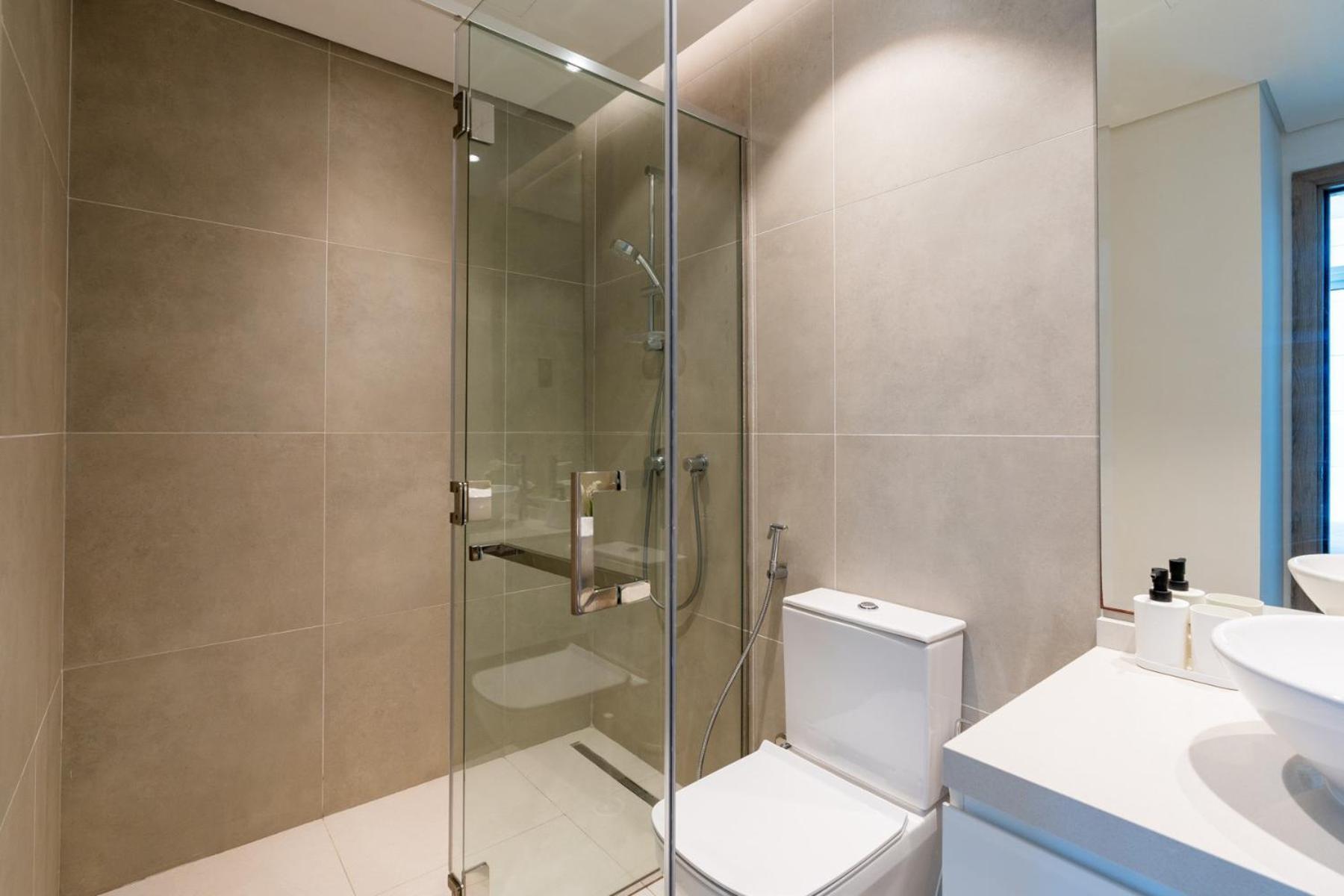 Peaceful Great Location Seaview Apartment Dubai