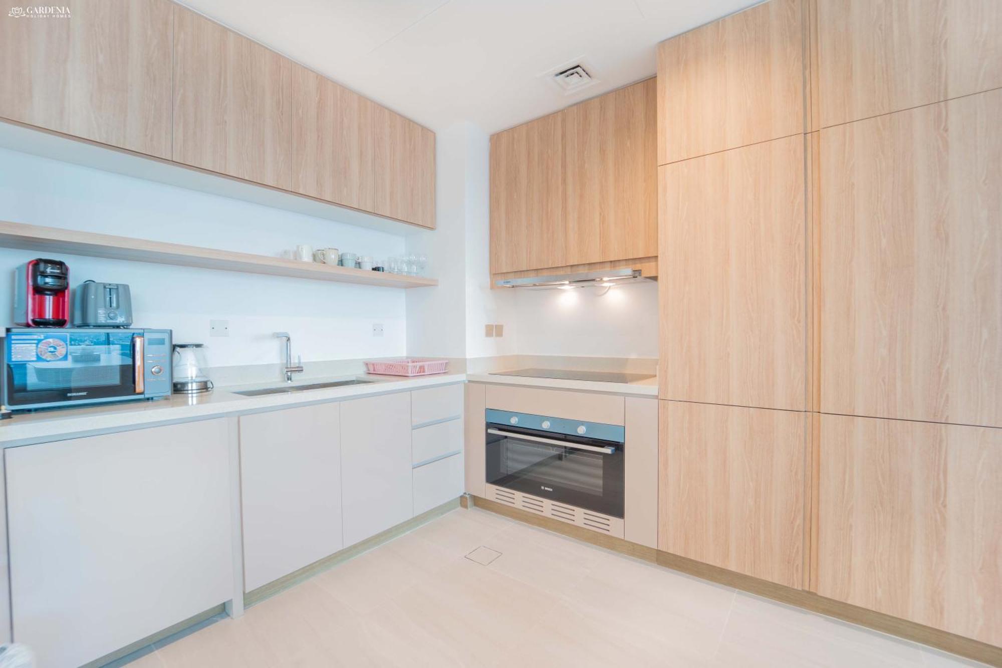Fabulous Missoni Designer Building, 3 Bedroom Maid Apartment Dubai