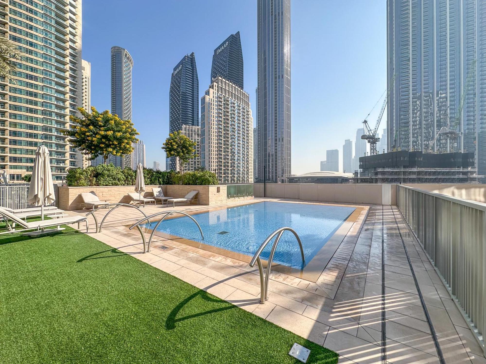 Luxury 3br And Maid Tower 1 With Fountain View * Dubai