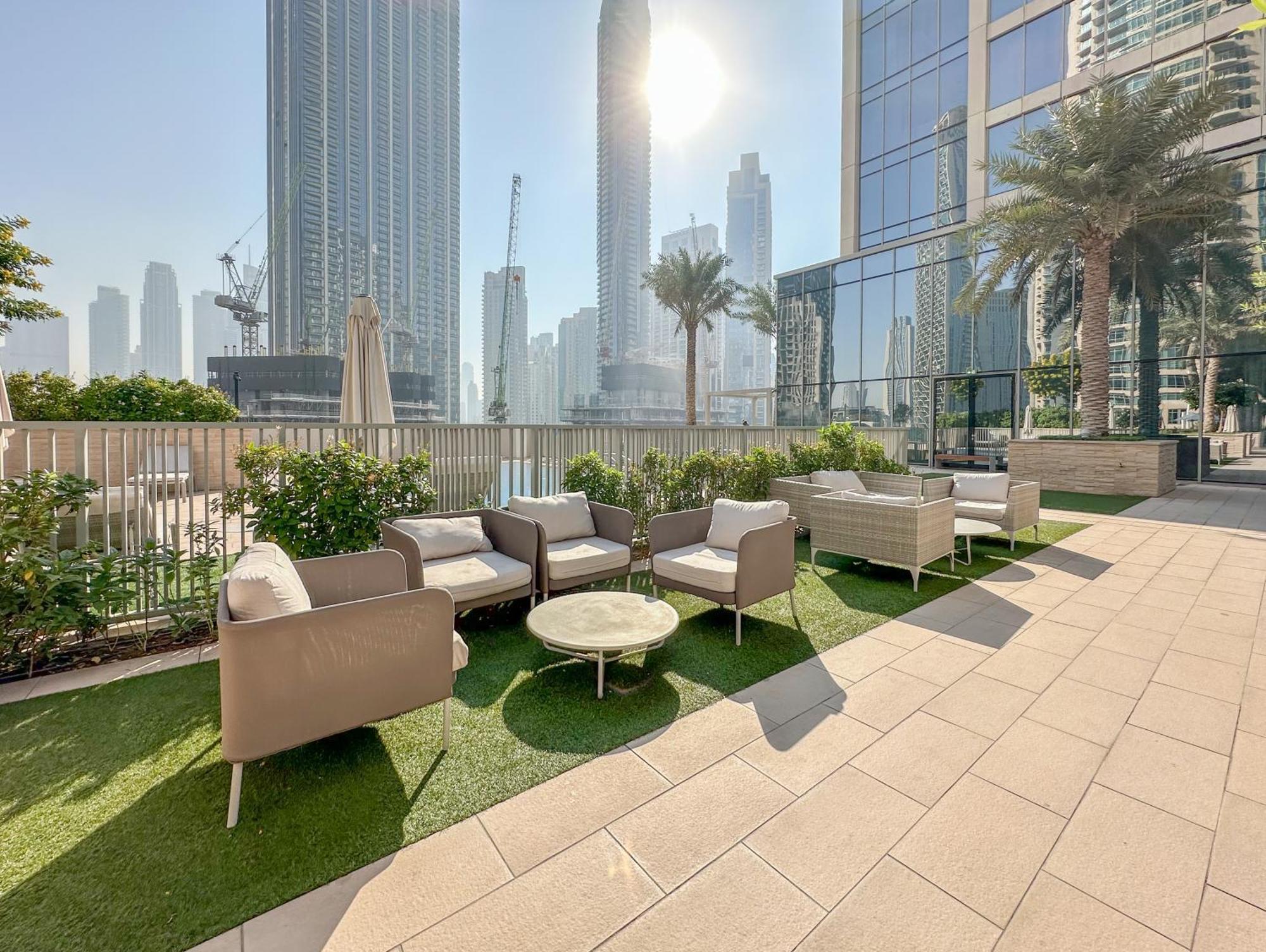 Apartment Luxury 3br And Maid Tower 1 With Fountain View