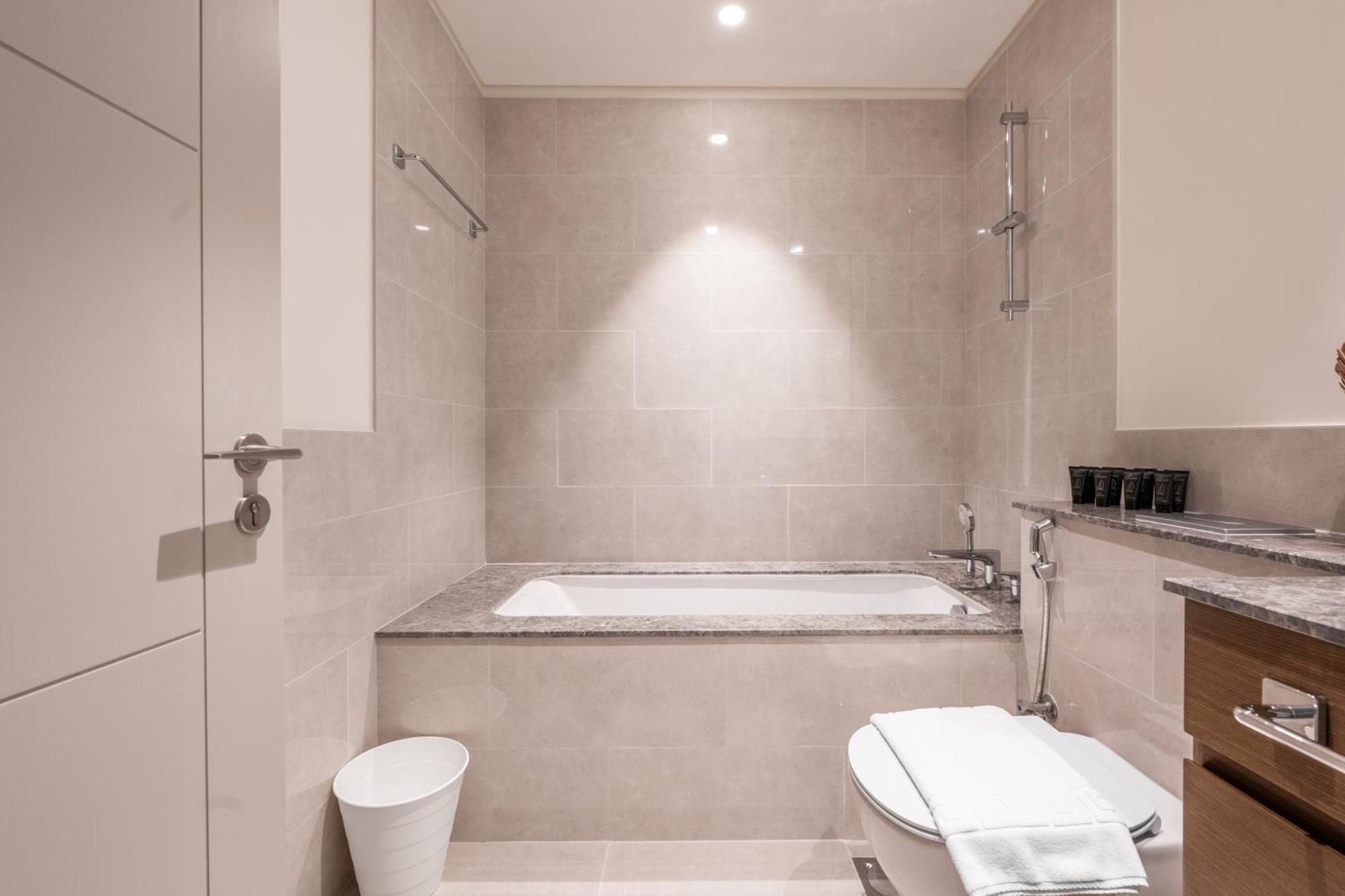 Luxury 3br And Maid Tower 1 With Fountain View *
