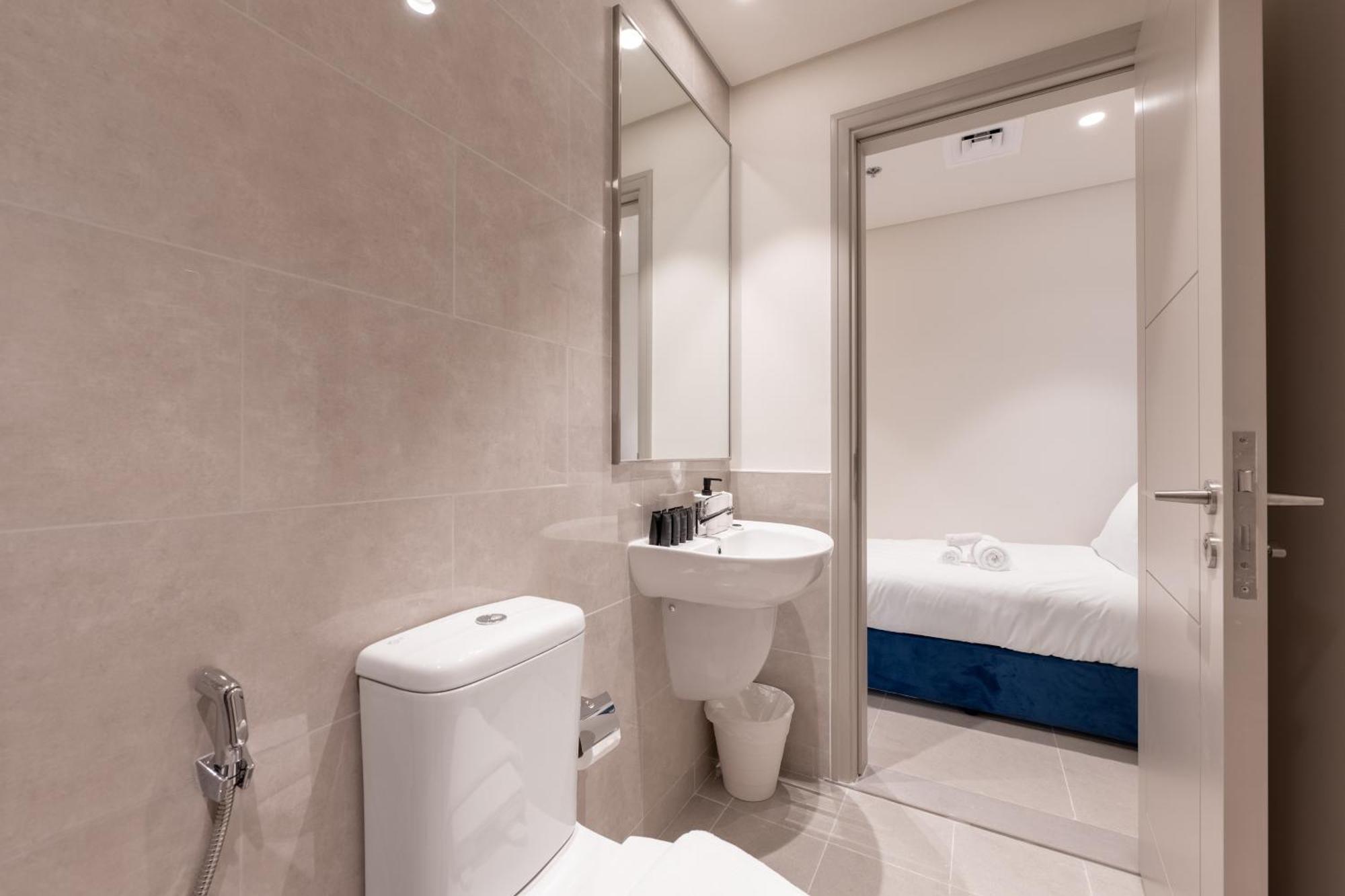 Luxury 3br And Maid Tower 1 With Fountain View Apartment Dubai