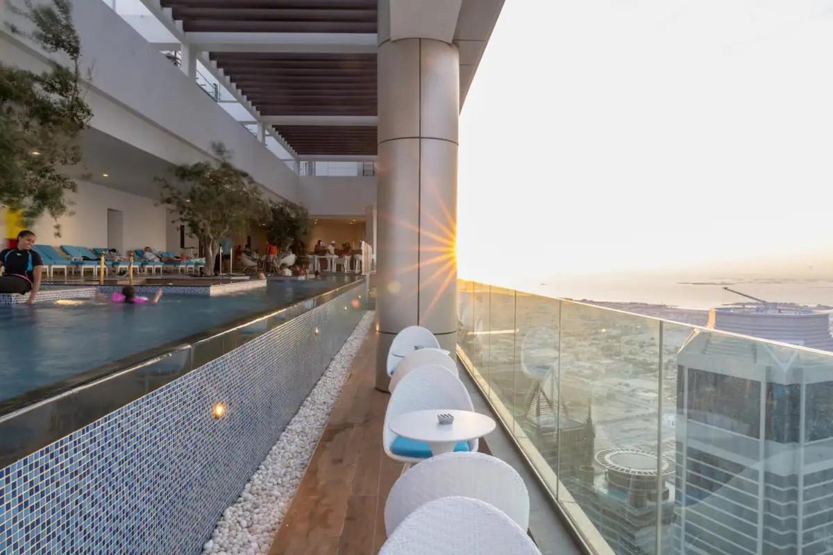 2bd Paramount Midtown - 6 Guests - Burj Views 64th Floor Infinity Pool, King Bed Dubai