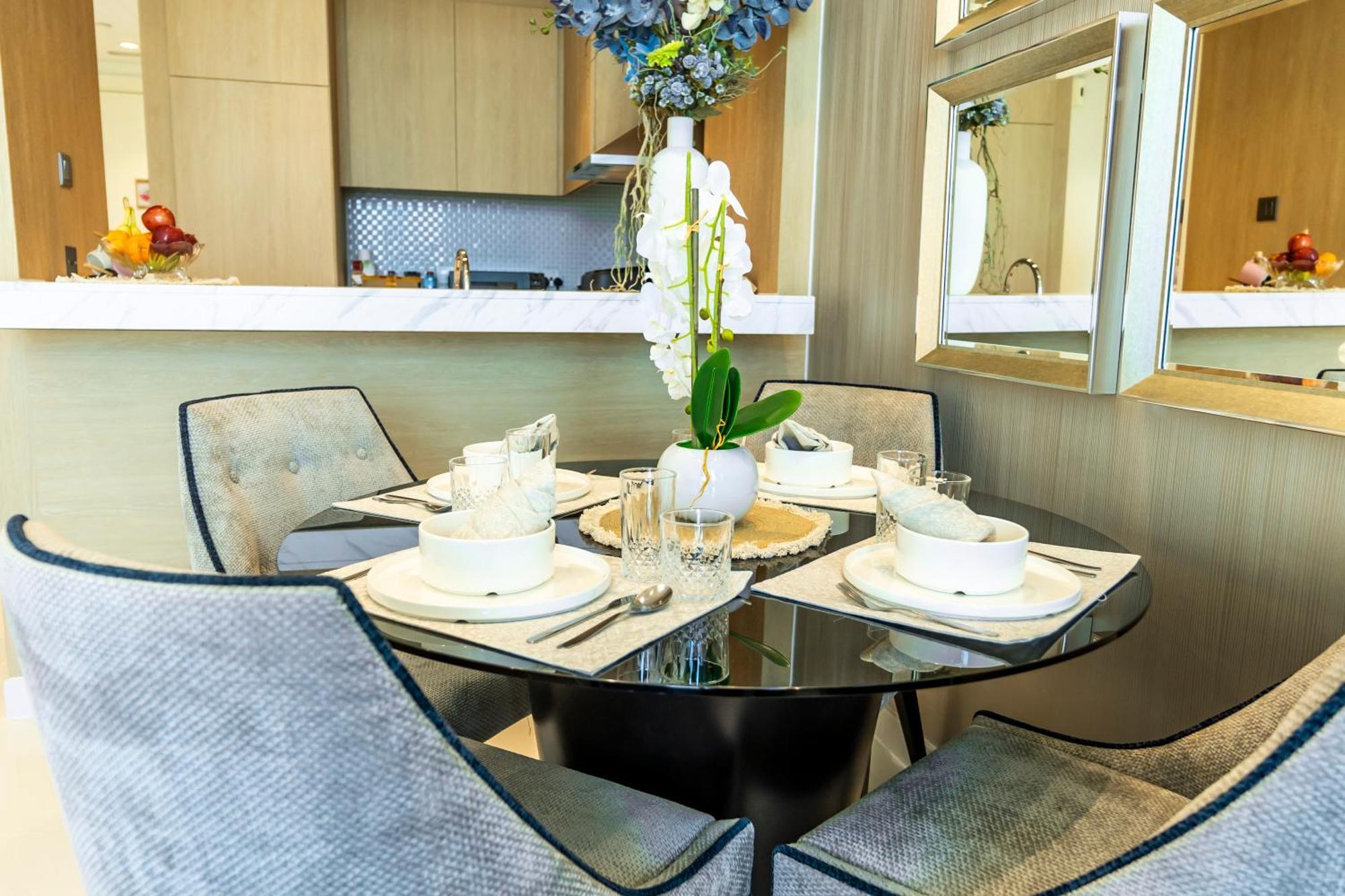 2 Bedrooms With Iconic Burj Khalifa Views Apartment *
