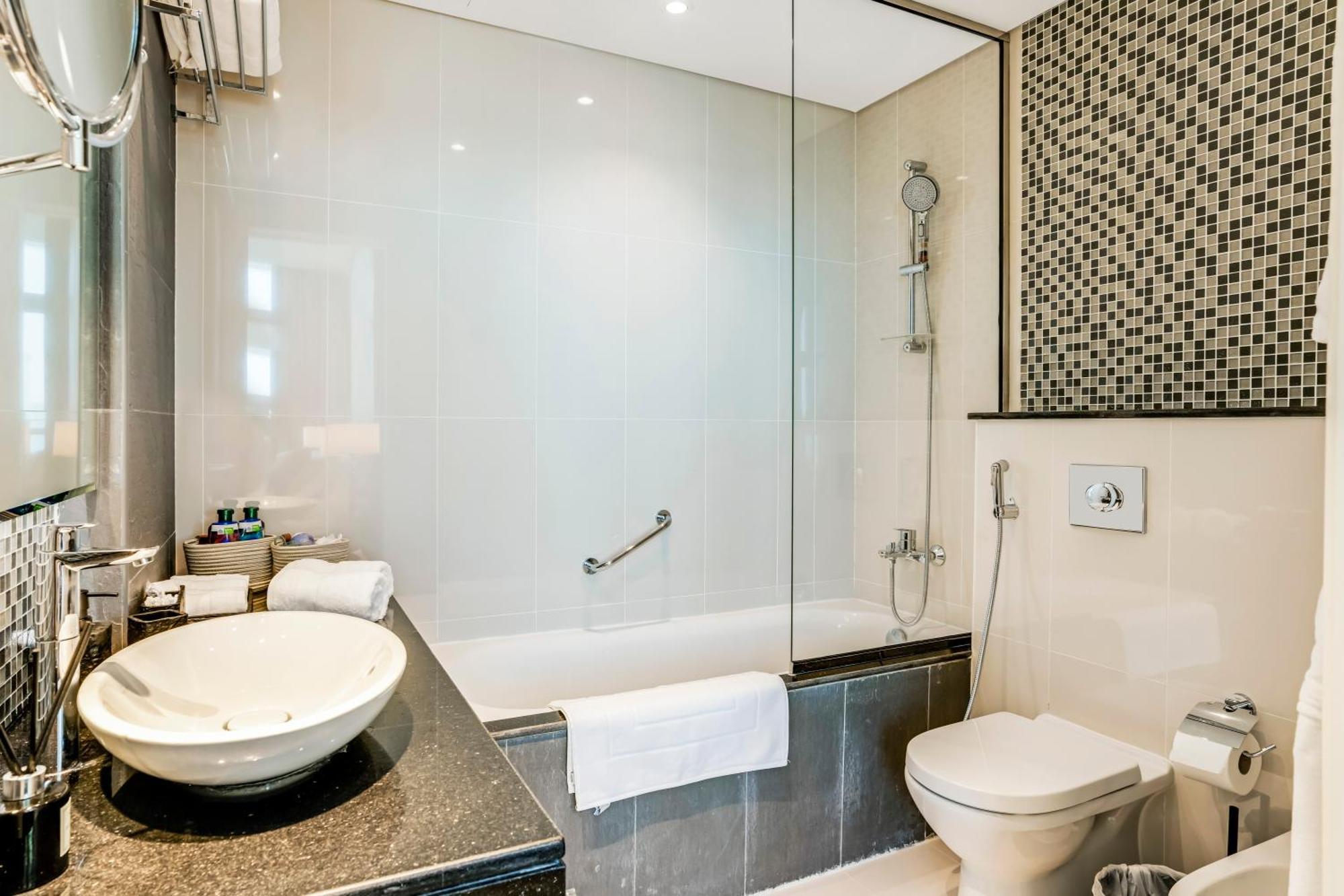 Apartment 2 Bedrooms With Iconic Burj Khalifa Views *