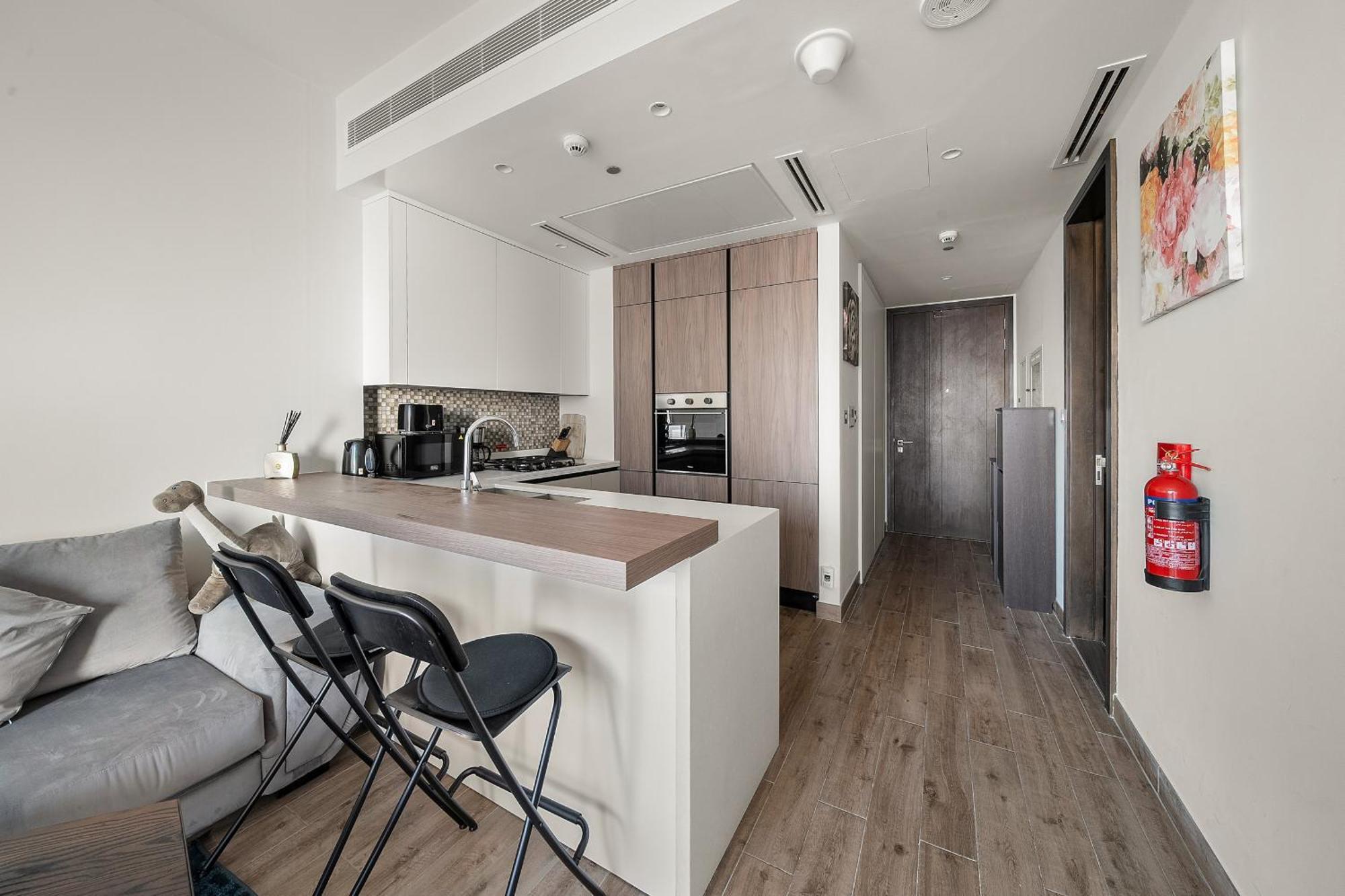 Apartment Vayk - Elegant 1 Bd With Scenic Marina Views *