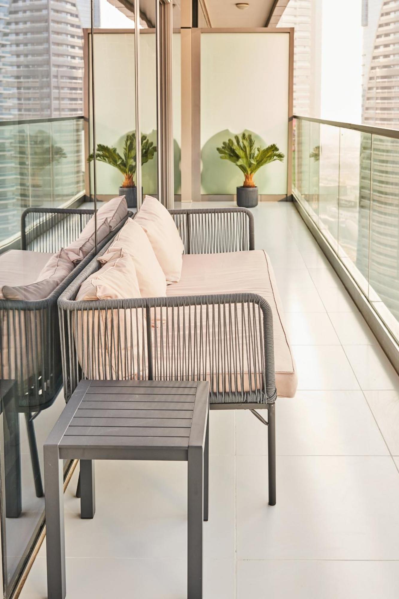 Apartment 2bd Paramount Midtown - 6 Guests - Burj Views 64th Floor Infinity Pool, King Bed