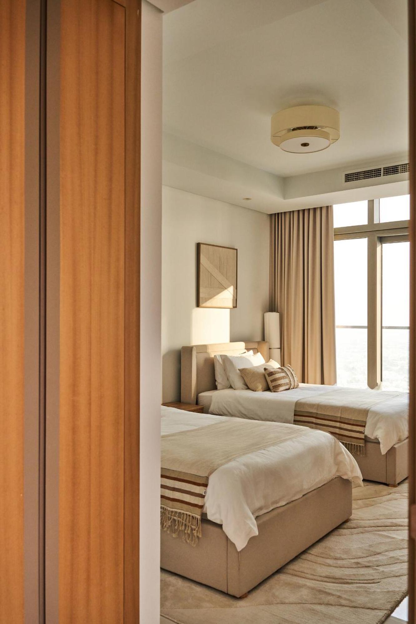 2bd Paramount Midtown - 6 Guests - Burj Views 64th Floor Infinity Pool, King Bed Apartment *