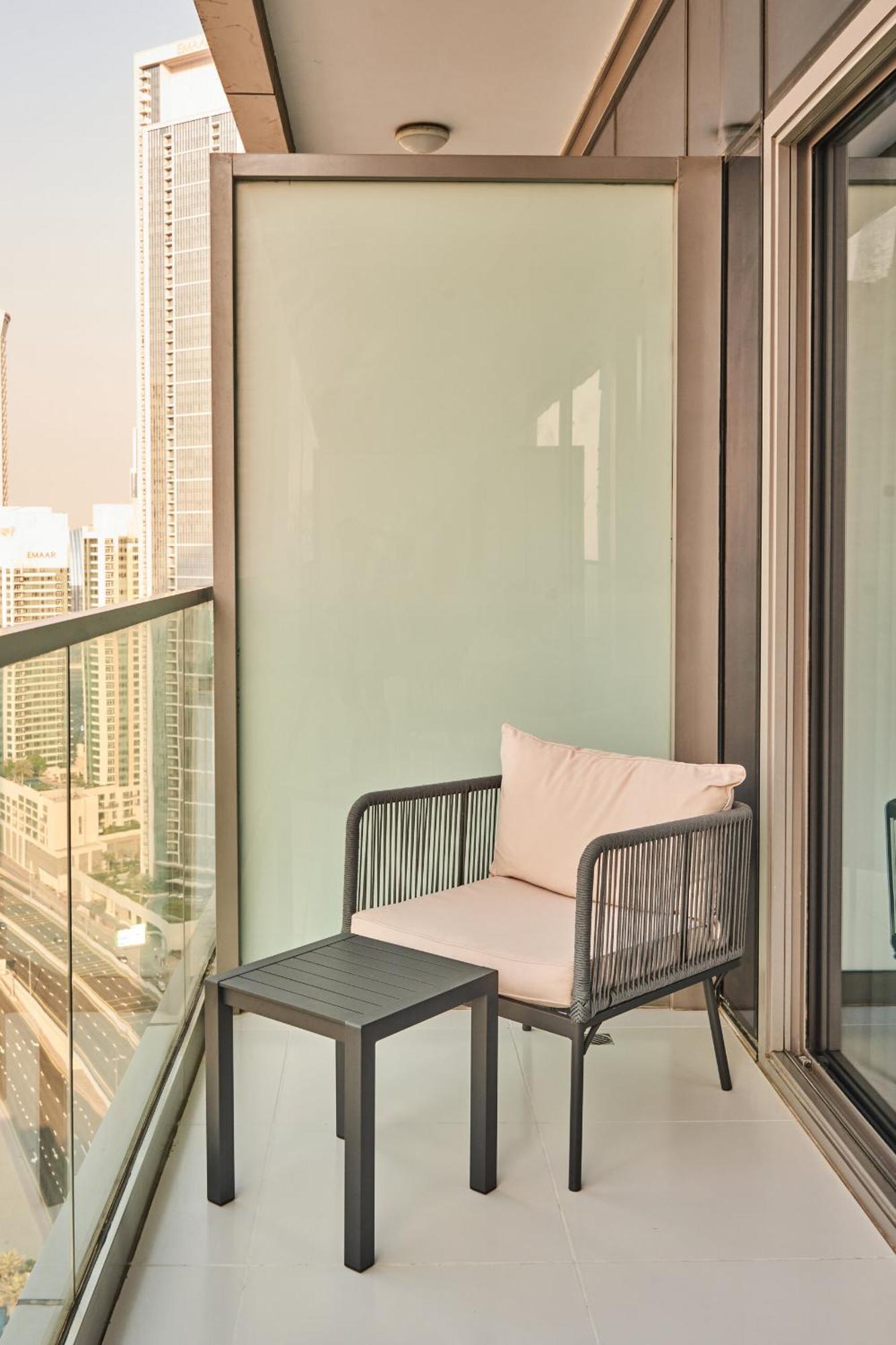 2bd Paramount Midtown - 6 Guests - Burj Views 64th Floor Infinity Pool, King Bed Apartment Dubai