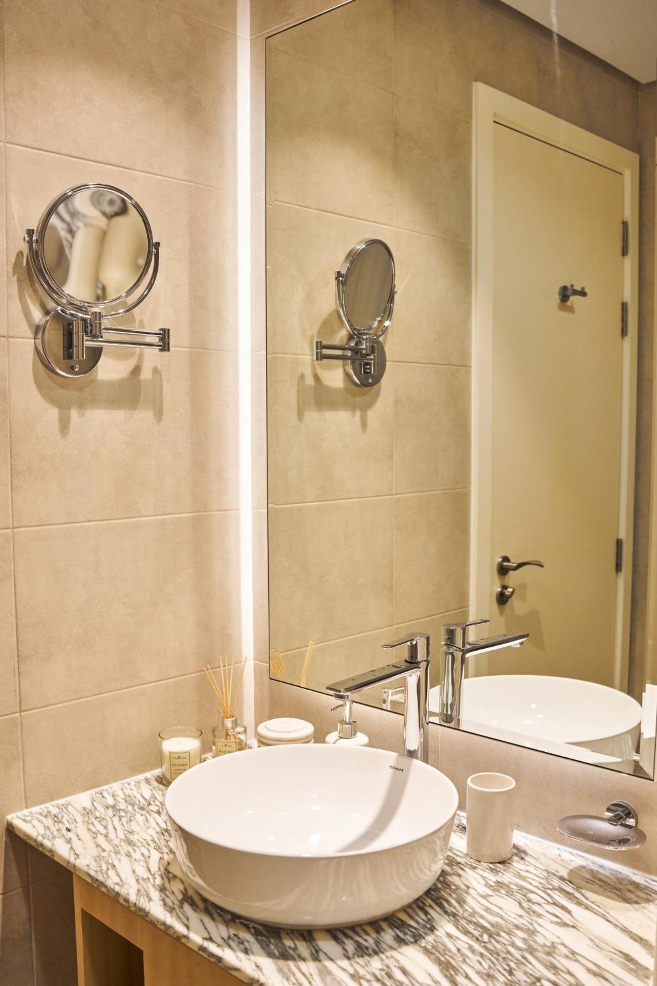 Apartment 2bd Paramount Midtown - 6 Guests - Burj Views 64th Floor Infinity Pool, King Bed Dubai