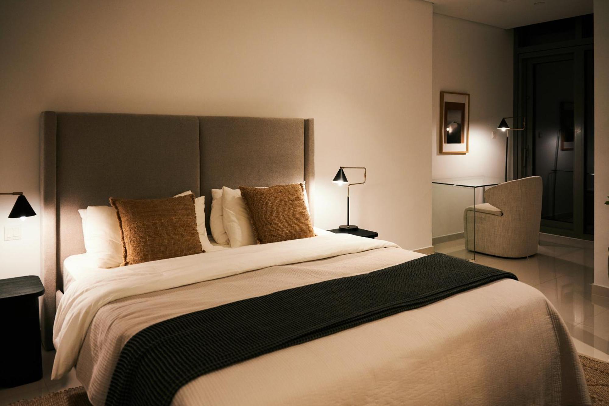 2bd Paramount Midtown - 6 Guests - Burj Views 64th Floor Infinity Pool, King Bed Apartment *