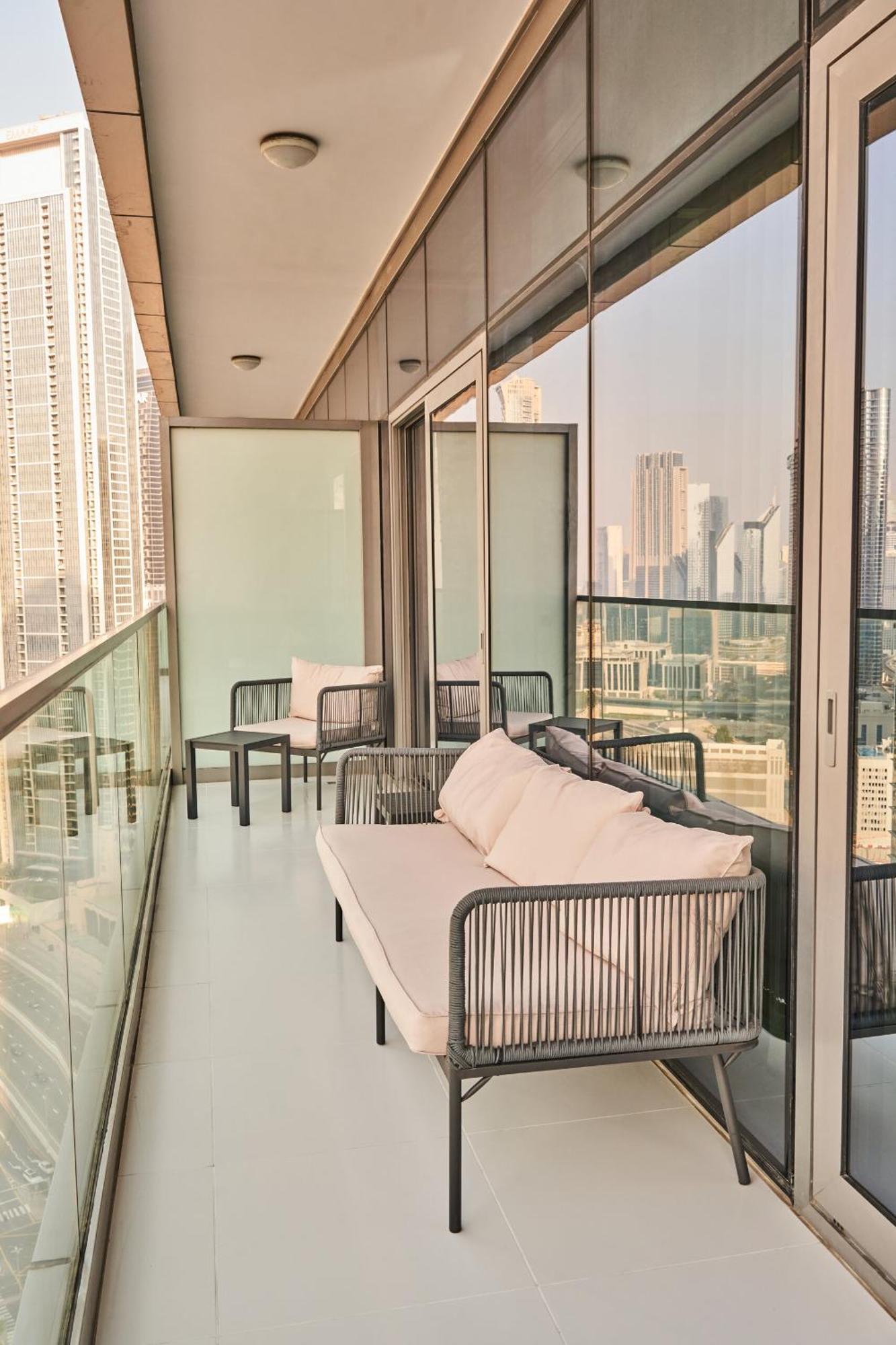 2bd Paramount Midtown - 6 Guests - Burj Views 64th Floor Infinity Pool, King Bed * Dubai