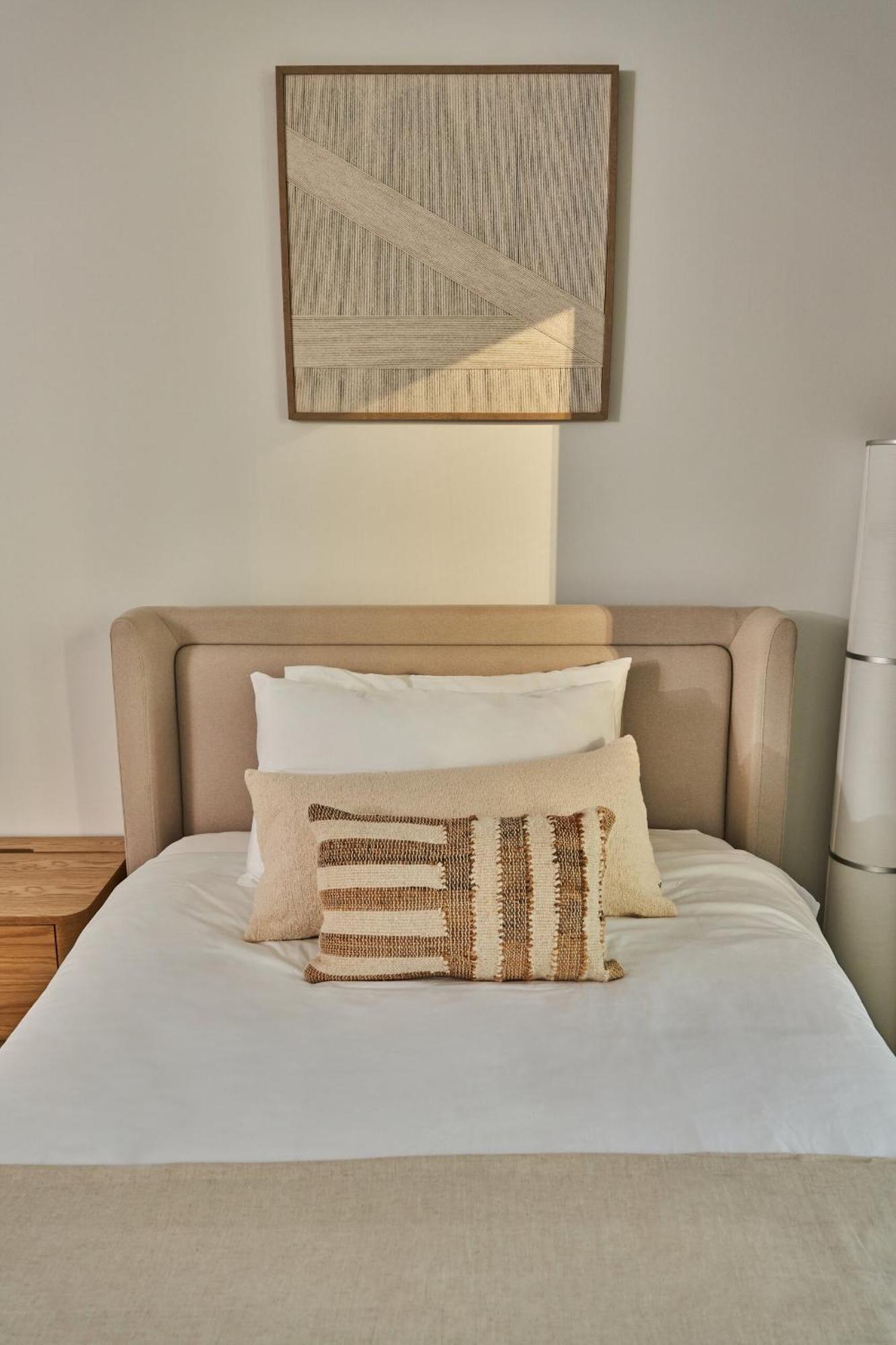 2bd Paramount Midtown - 6 Guests - Burj Views 64th Floor Infinity Pool, King Bed Apartment *