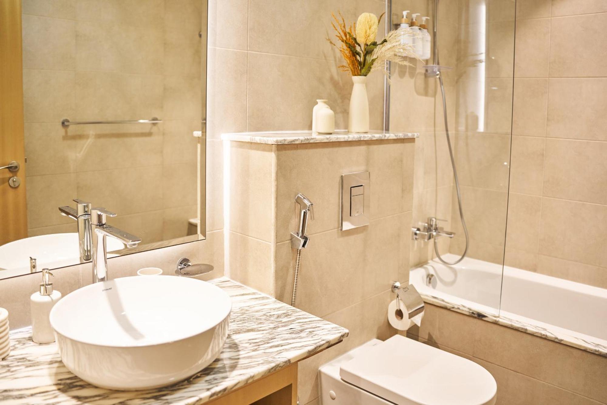 2bd Paramount Midtown - 6 Guests - Burj Views 64th Floor Infinity Pool, King Bed Apartment Dubai
