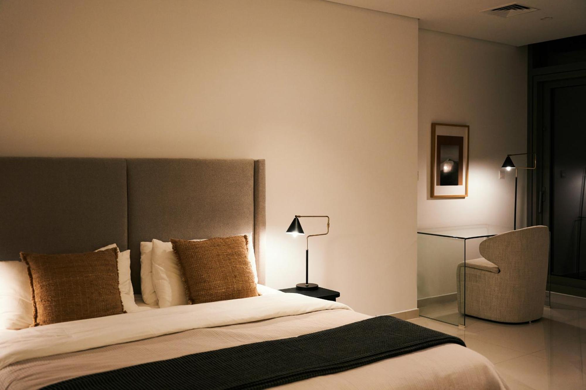 2bd Paramount Midtown - 6 Guests - Burj Views 64th Floor Infinity Pool, King Bed Dubai