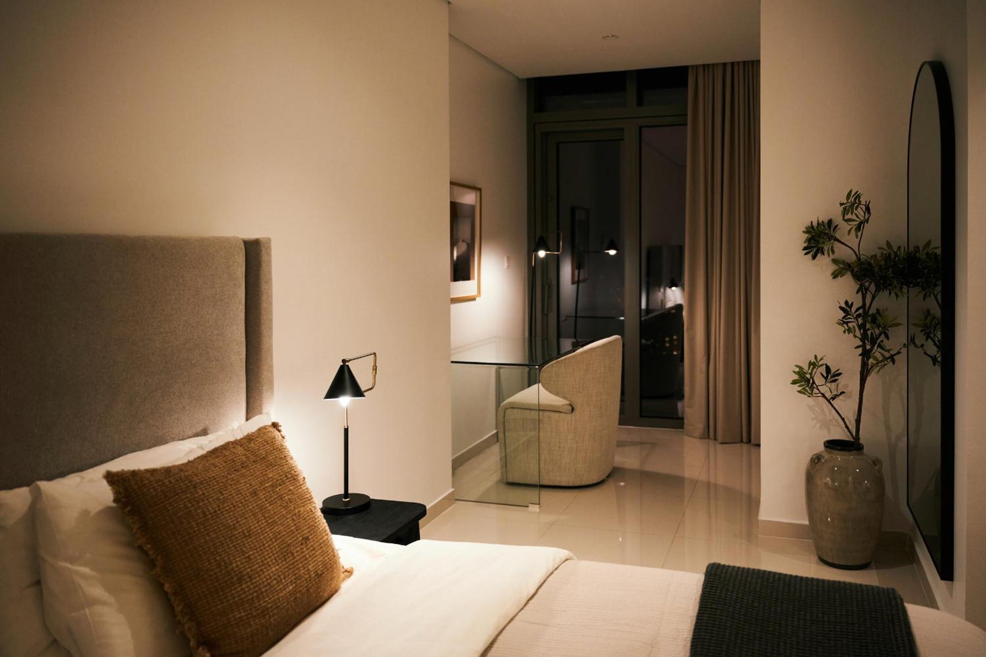 2bd Paramount Midtown - 6 Guests - Burj Views 64th Floor Infinity Pool, King Bed Apartment