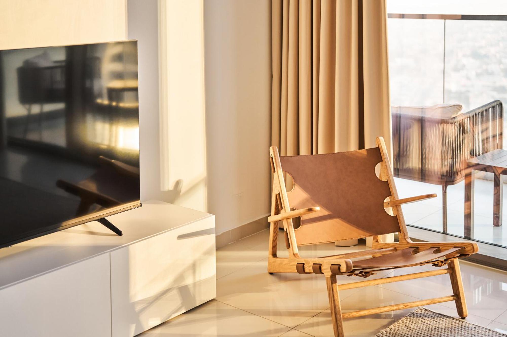 2bd Paramount Midtown - 6 Guests - Burj Views 64th Floor Infinity Pool, King Bed Dubai