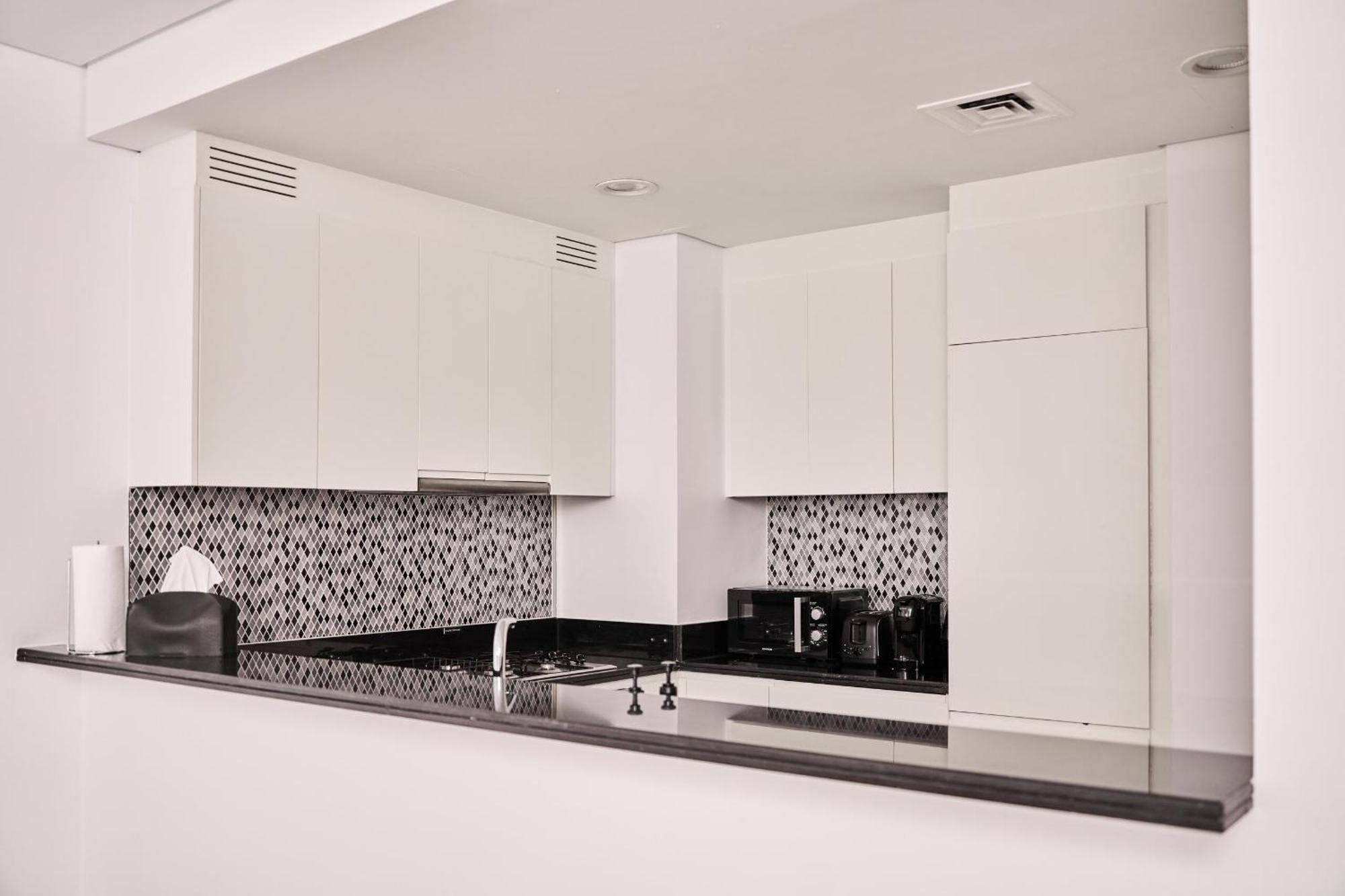 2bd Paramount Midtown - 6 Guests - Burj Views 64th Floor Infinity Pool, King Bed Apartment Dubai