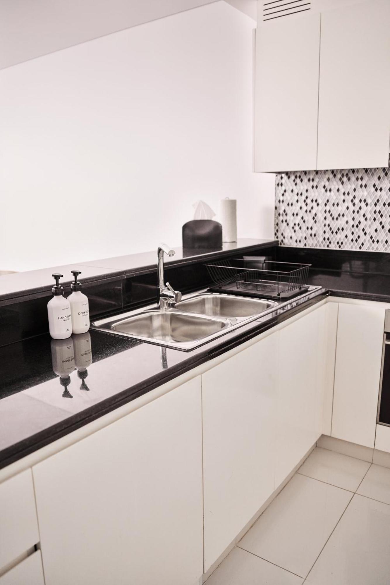 2bd Paramount Midtown - 6 Guests - Burj Views 64th Floor Infinity Pool, King Bed * Dubai
