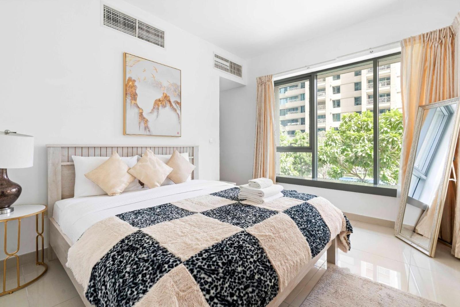 Vacay Lettings 1 Bed Close To Down Town Fountain View * Dubai