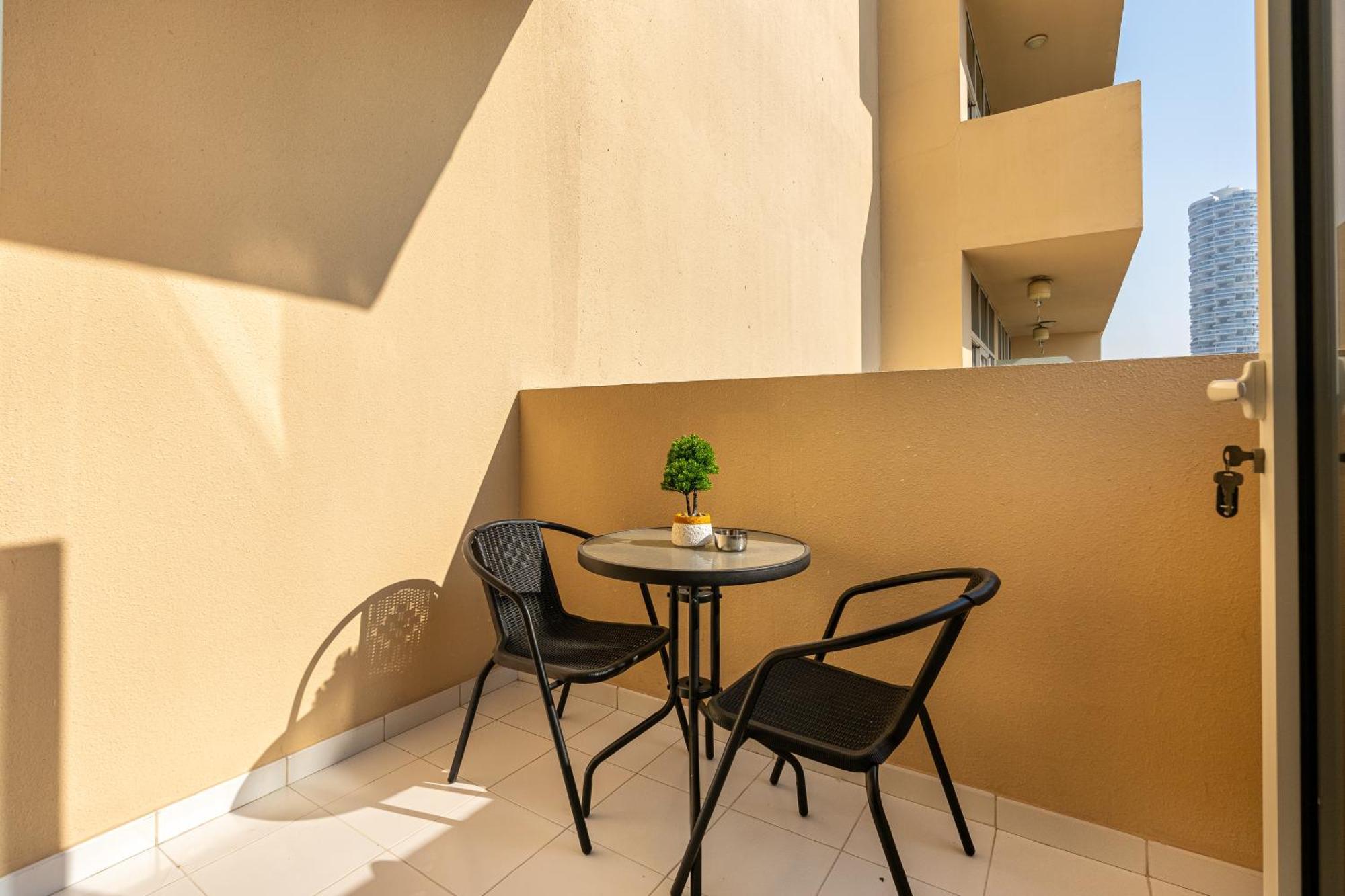 Apartment Urban Sanctuary With Pool, Gym And Playground *