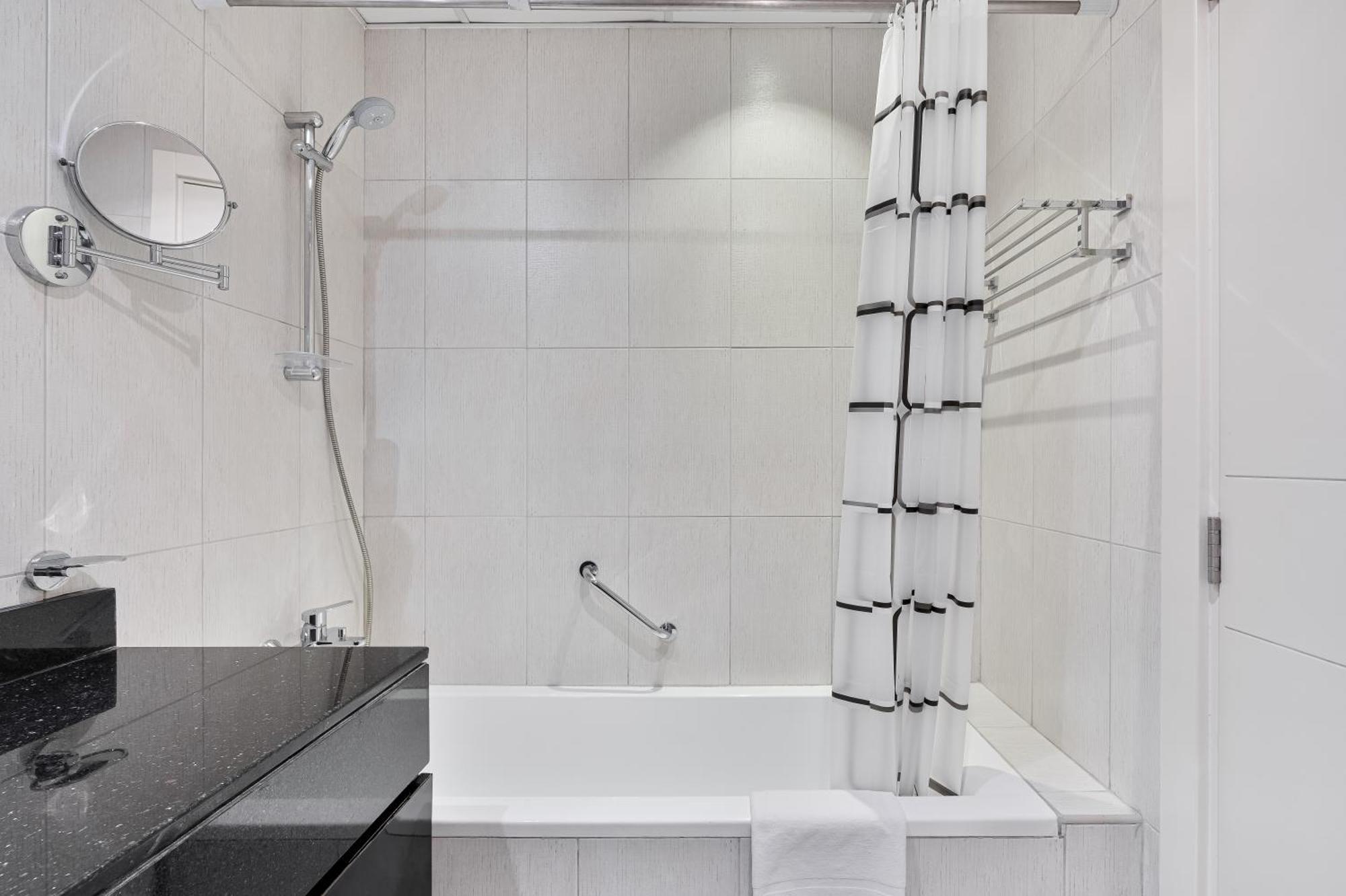 Urban Sanctuary With Pool, Gym And Playground Apartment *