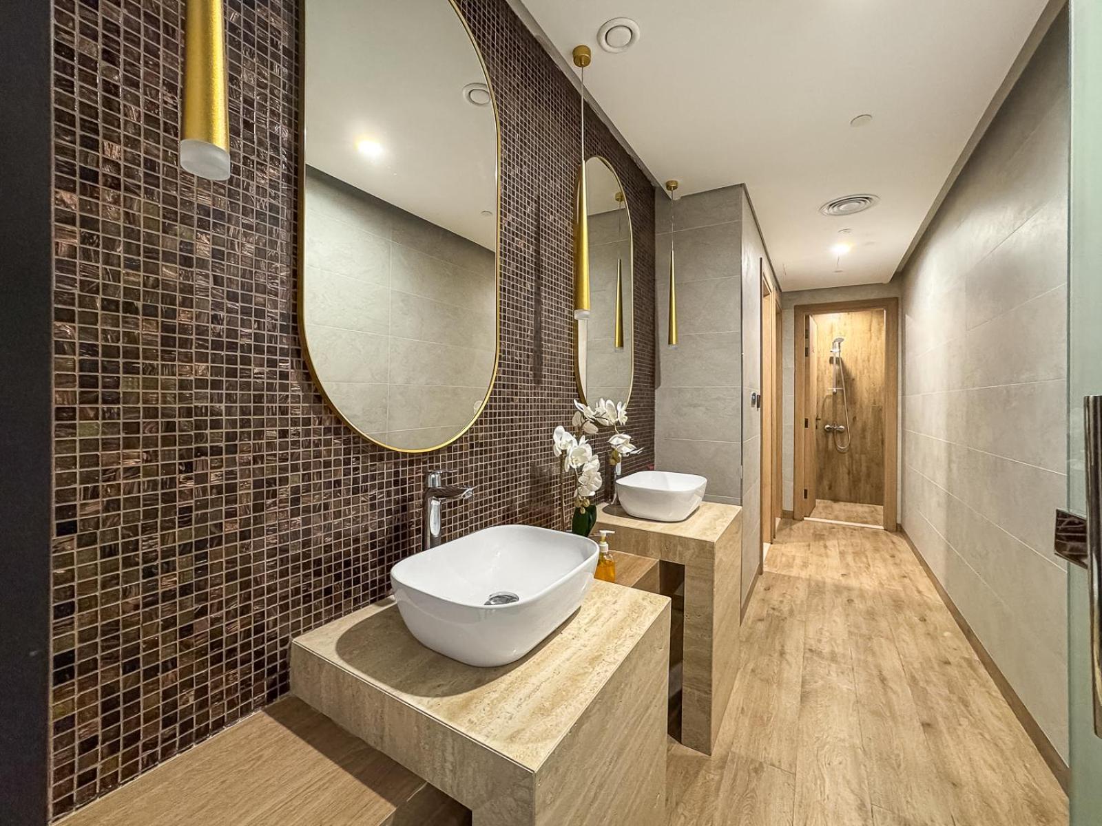 Modern With Pool, Gym And Bbq Area