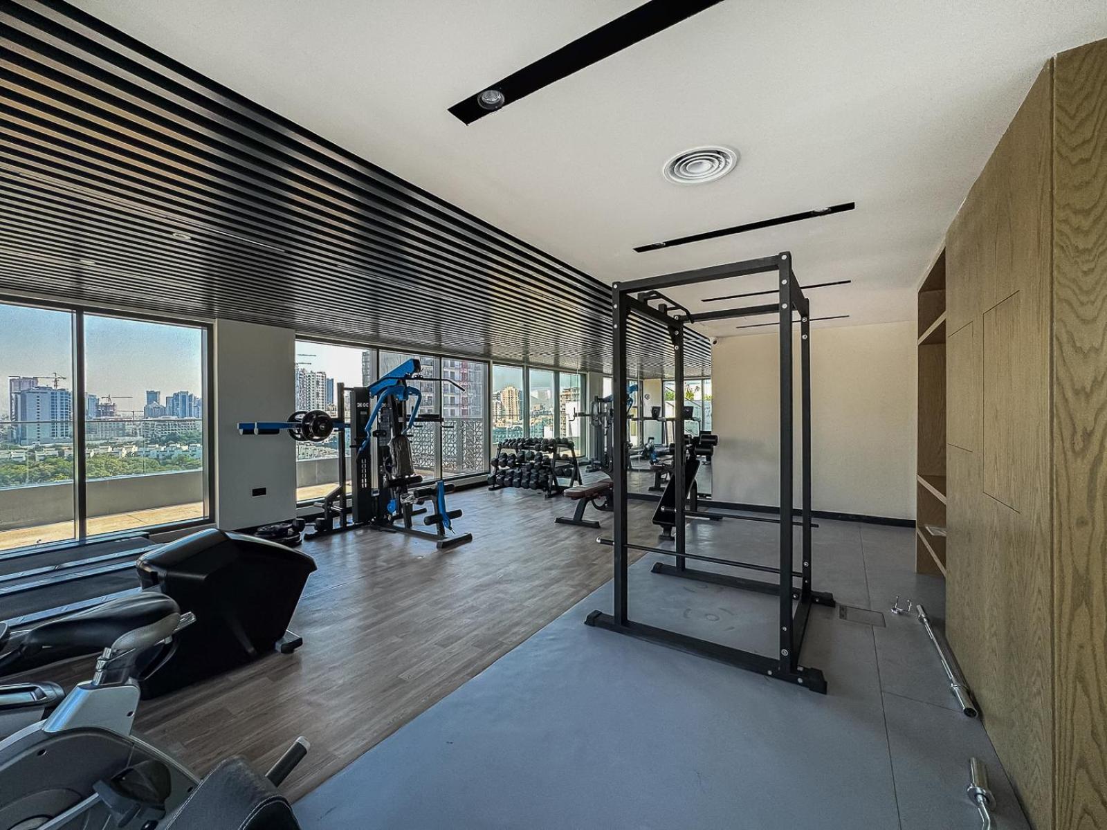Modern With Pool, Gym And Bbq Area Apartment *