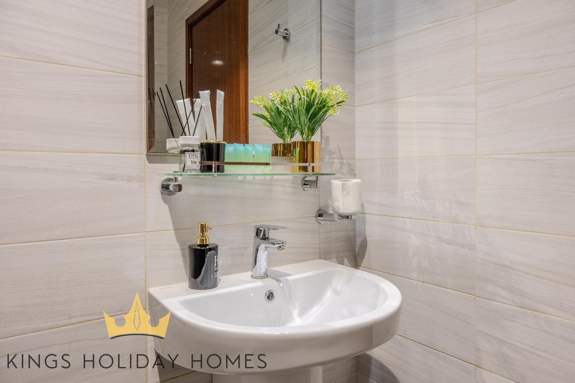 Kings Homes Luxury 2 Dunya Tower Burj Khalifa St Guest house Dubai