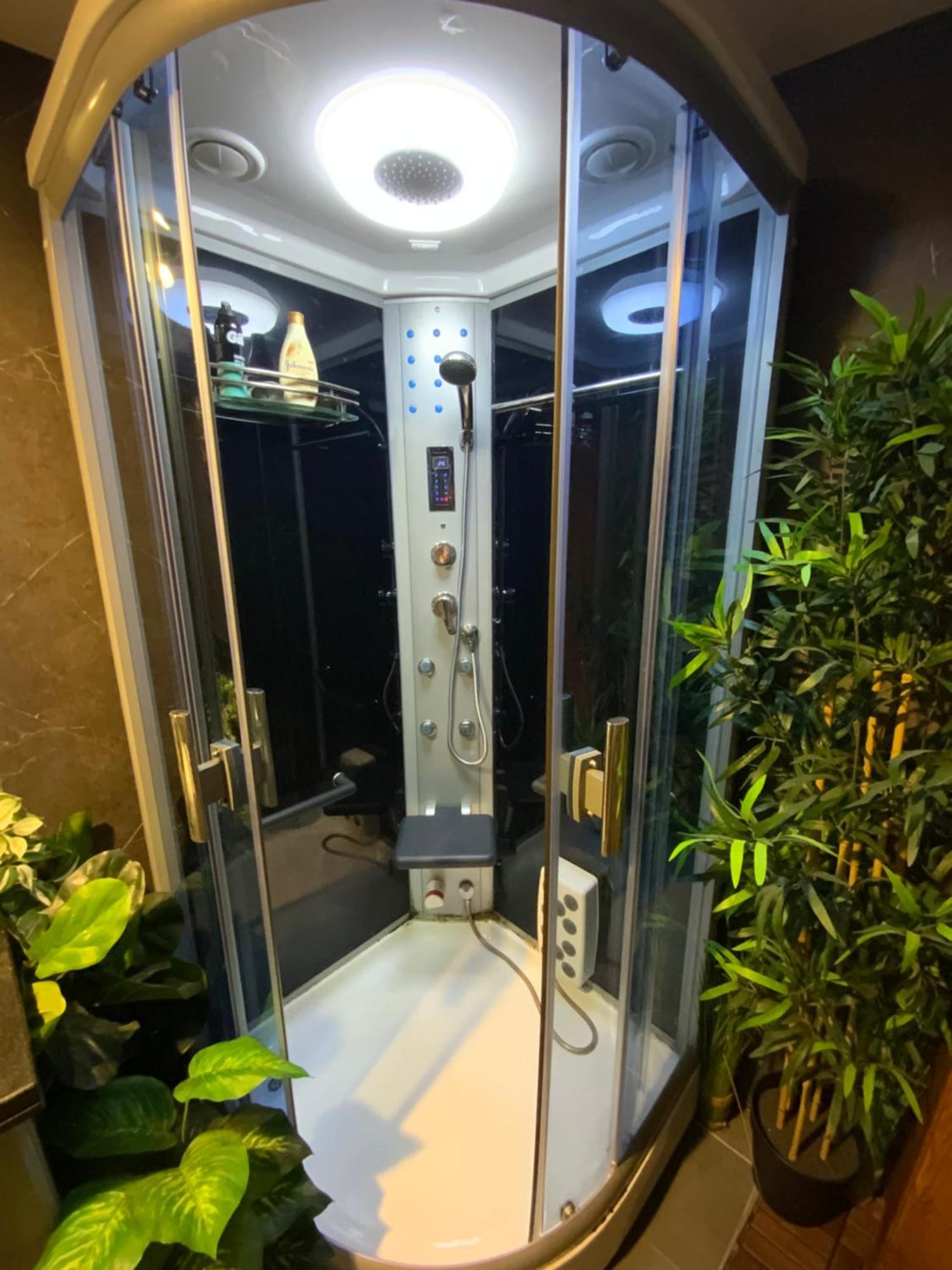Fully Upgraded Luxurious One Bedroom Between Marina And Jbr Apartment Dubai