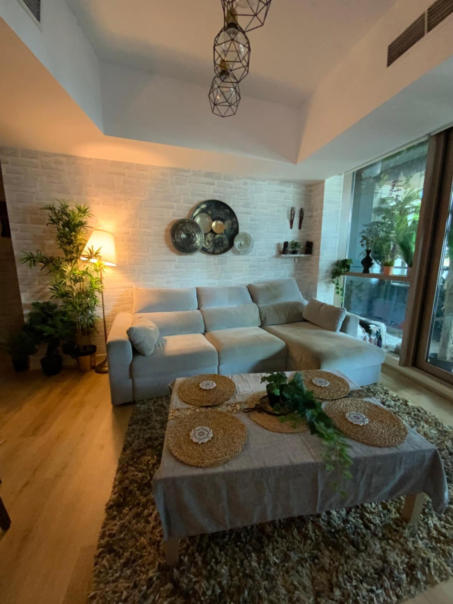 Fully Upgraded Luxurious One Bedroom Between Marina And Jbr Apartment Dubai
