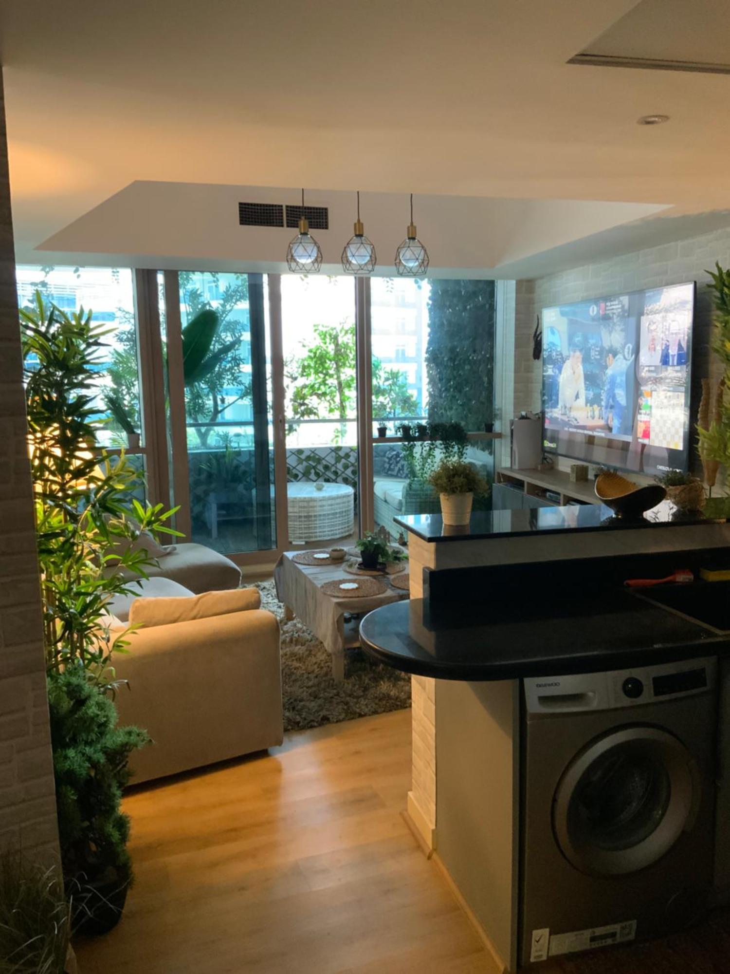Fully Upgraded Luxurious One Bedroom Between Marina And Jbr Dubai