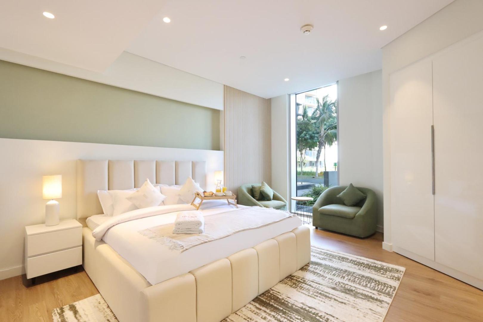 Apartment Livbnb-serene 1b With Private Patio And Ain Views Dubai