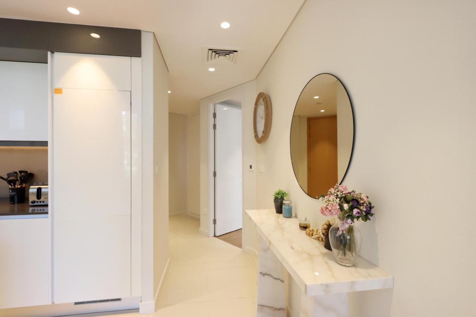 Livbnb-serene 1b With Private Patio And Ain Views Dubai