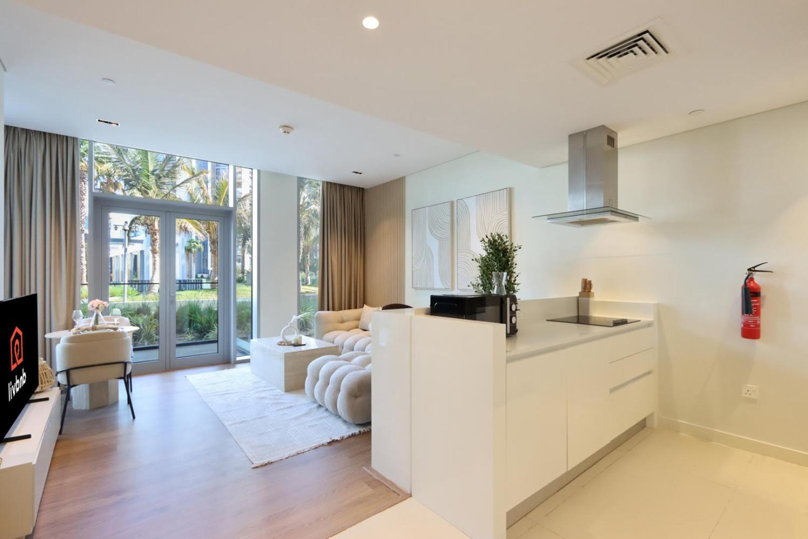 Livbnb-serene 1b With Private Patio And Ain Views * Dubai