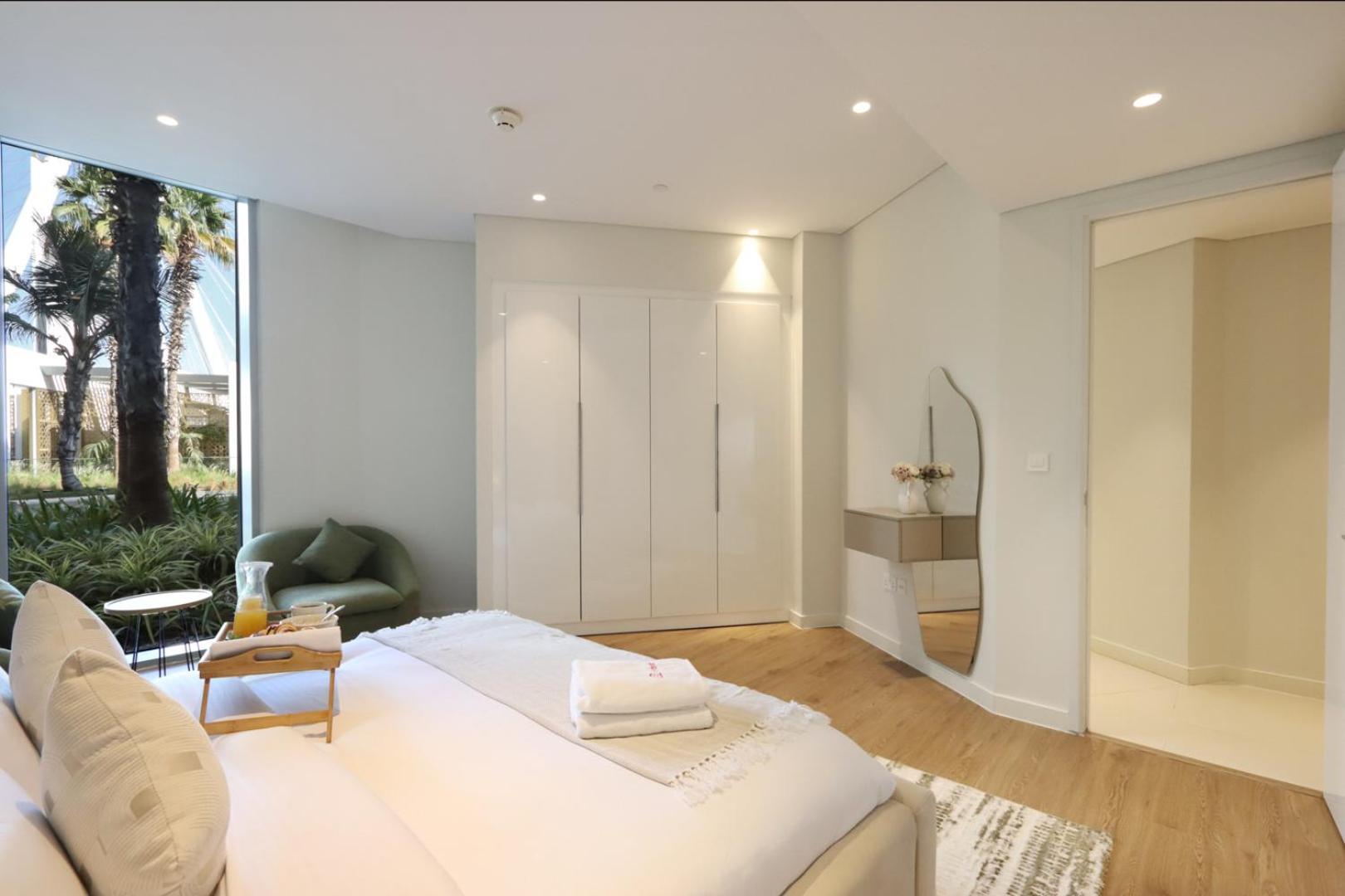 Apartment Livbnb-serene 1b With Private Patio And Ain Views