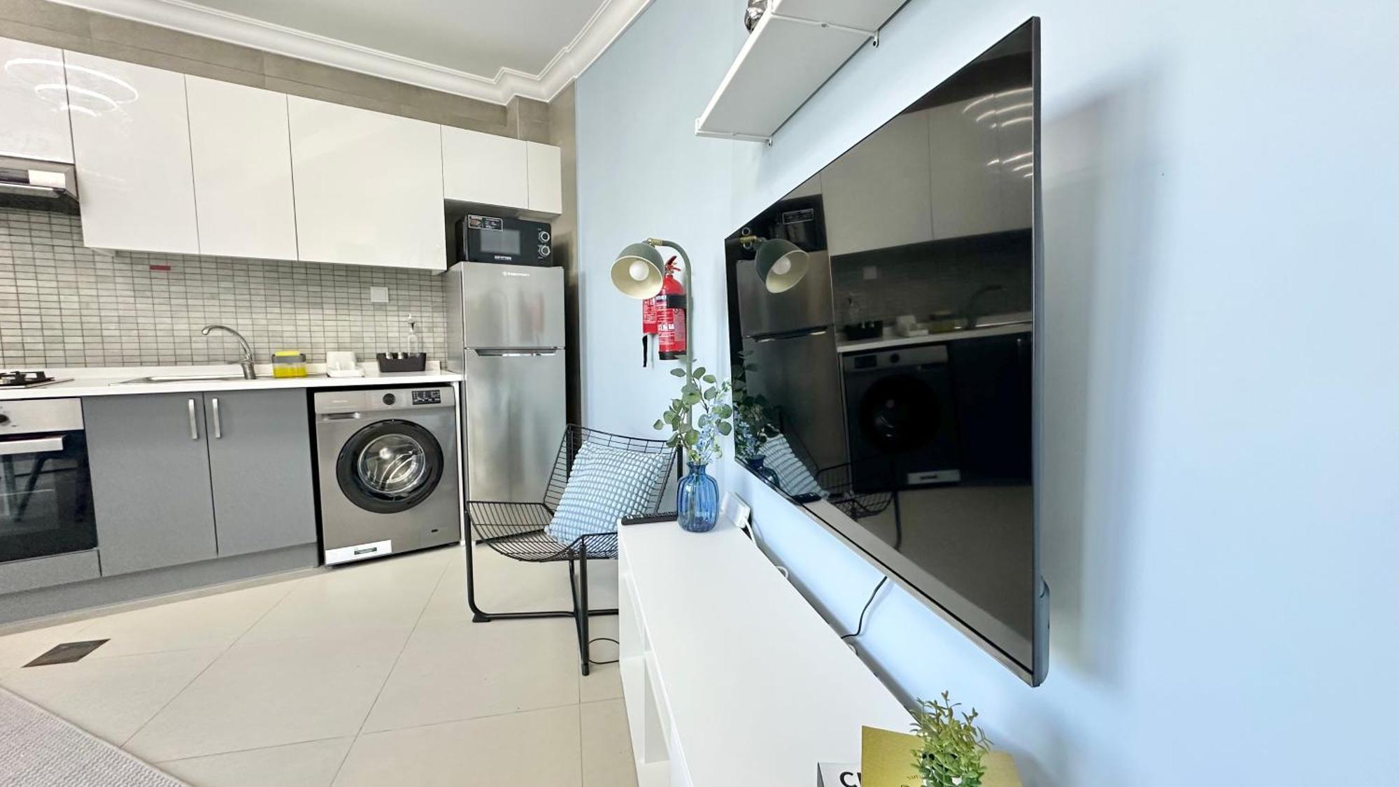 Spacious Luxury Near Mall Of The Emirates With Pool Access