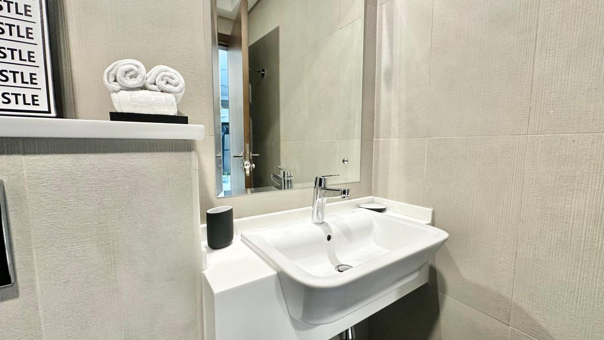 Apartment Spacious Luxury Near Mall Of The Emirates With Pool Access