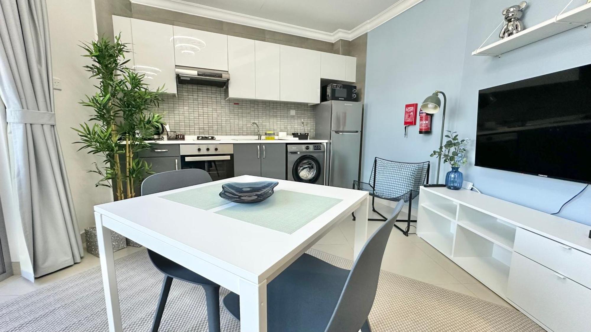 Apartment Spacious Luxury Near Mall Of The Emirates With Pool Access *