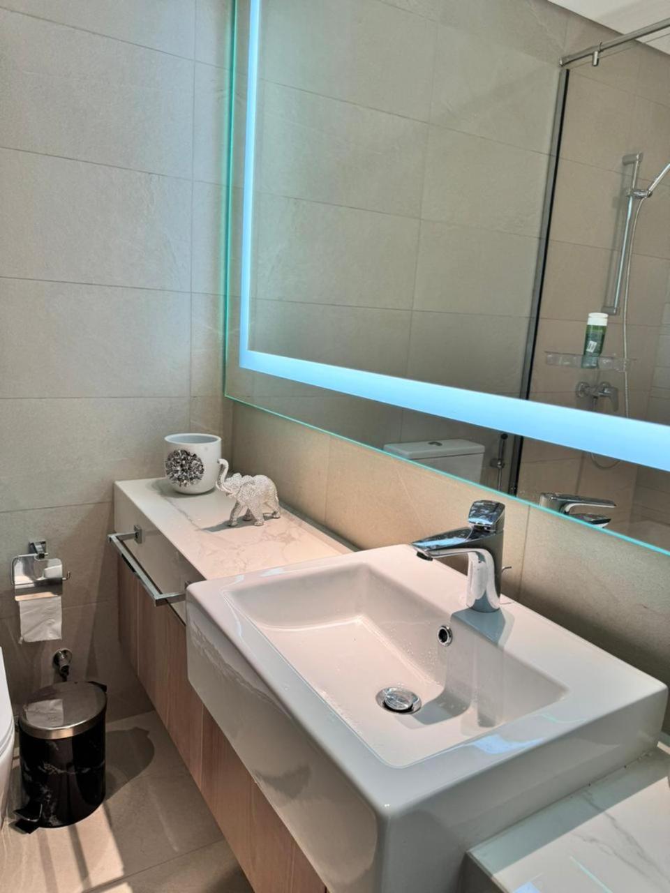 Apartment Burj Khalifa View Modern 1bhk With Balcony