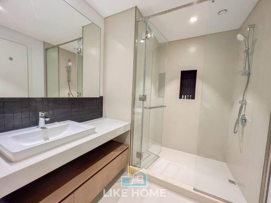 Like - 2304 Elite Luxe With Canal View Apartment *