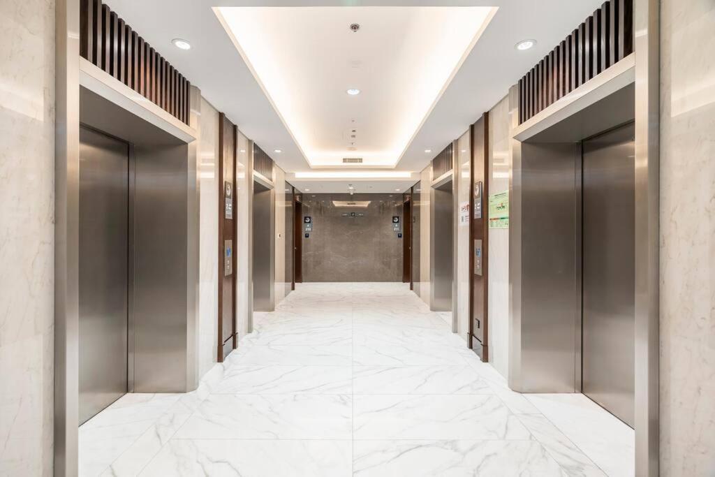 Brand New Chic Dubai