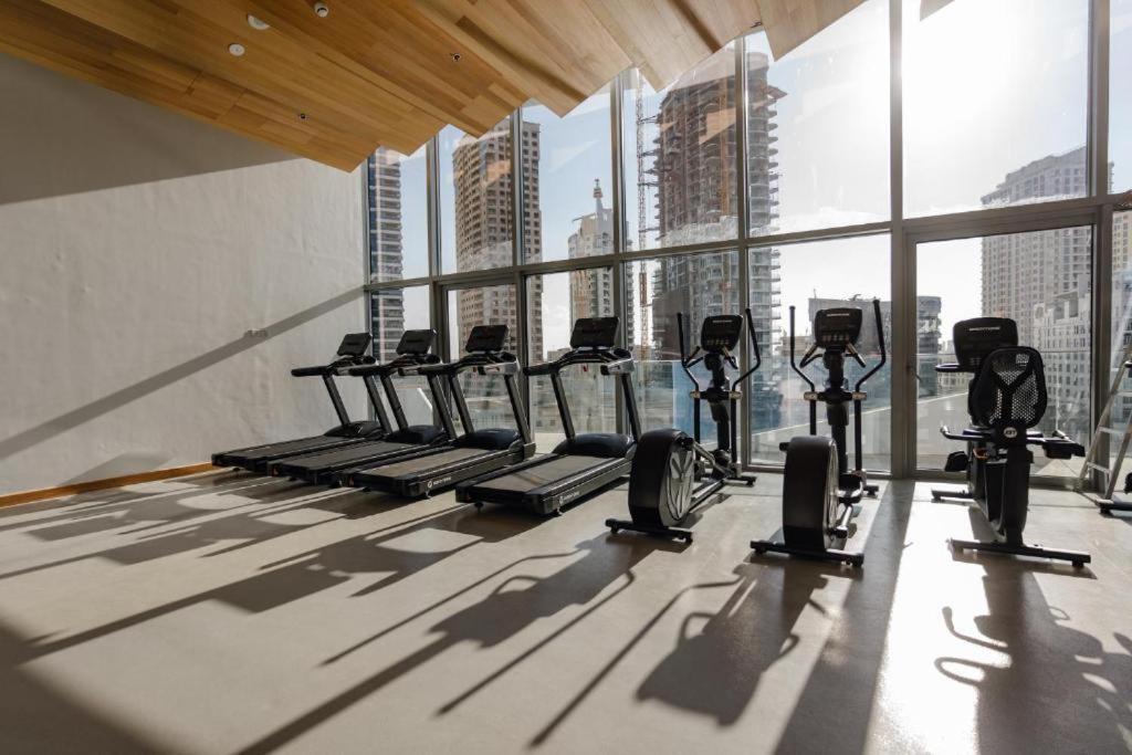 Chic Waterfront Escape With Stunning Views In Stella Maris, Marina Apartment Dubai