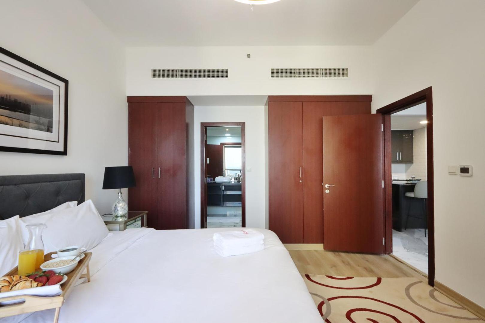 Livbnb-vibrant 1br In Jbr With Access